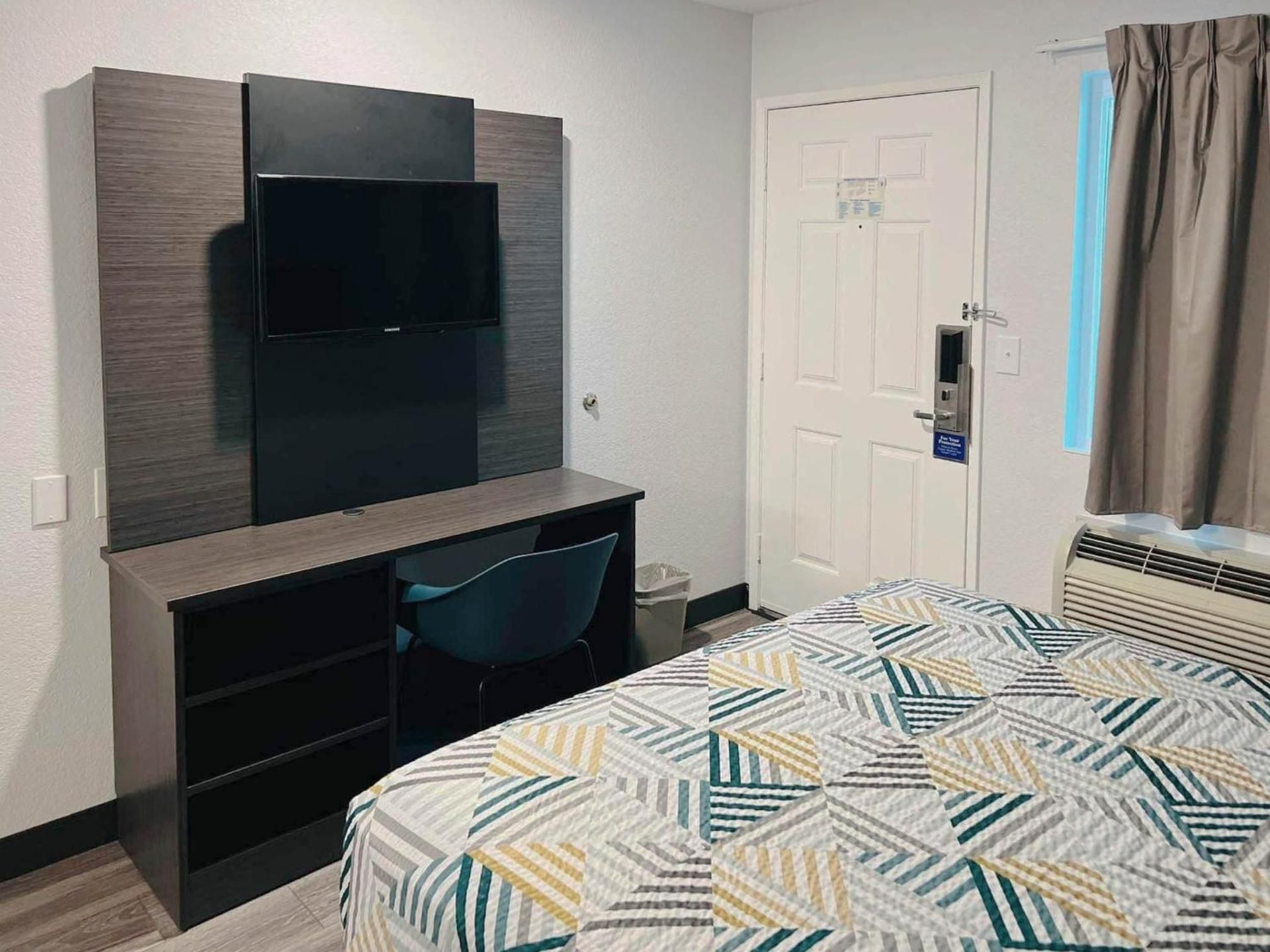1 QUEEN BED | NON-SMOKING