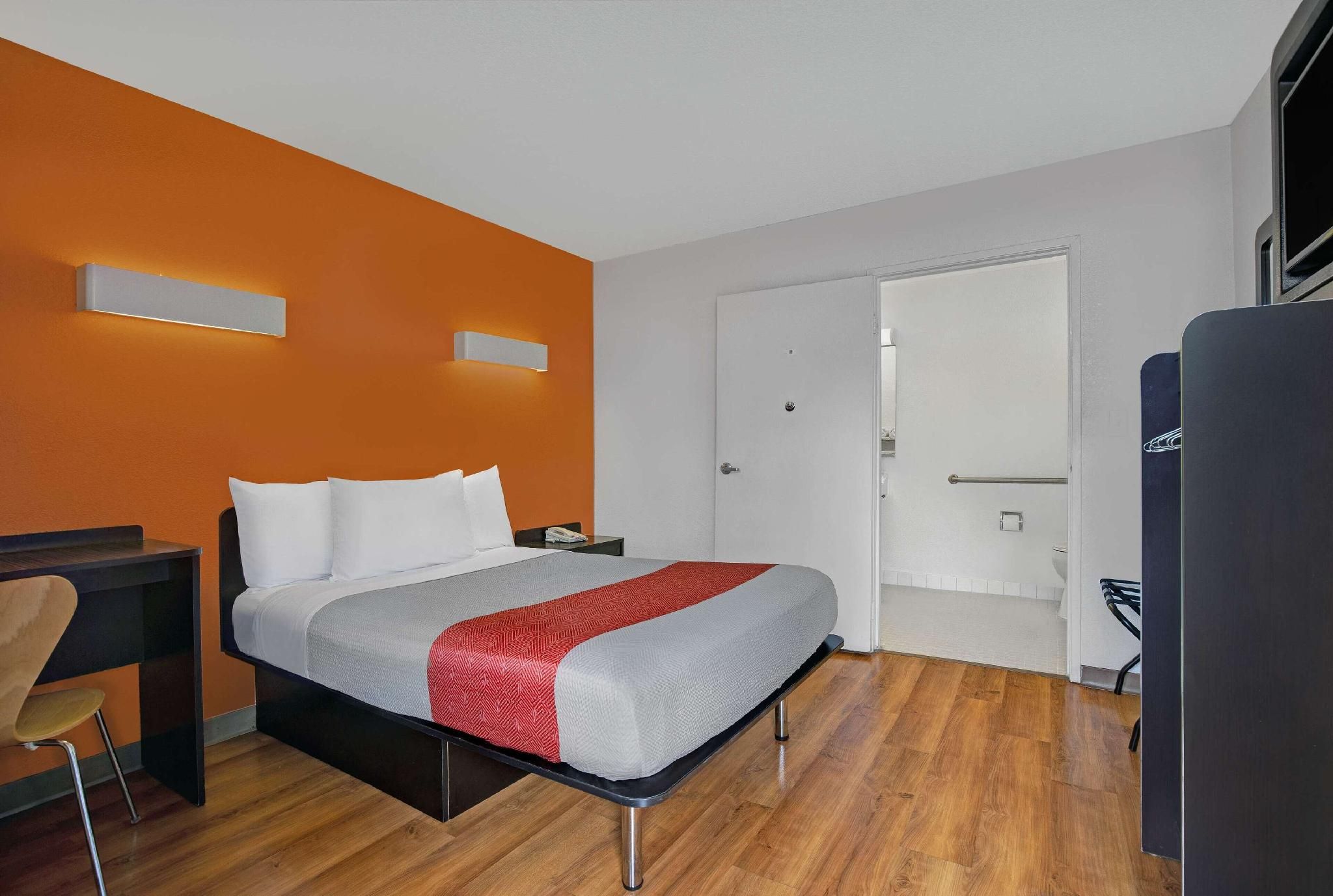 Queen Room - Disability Access