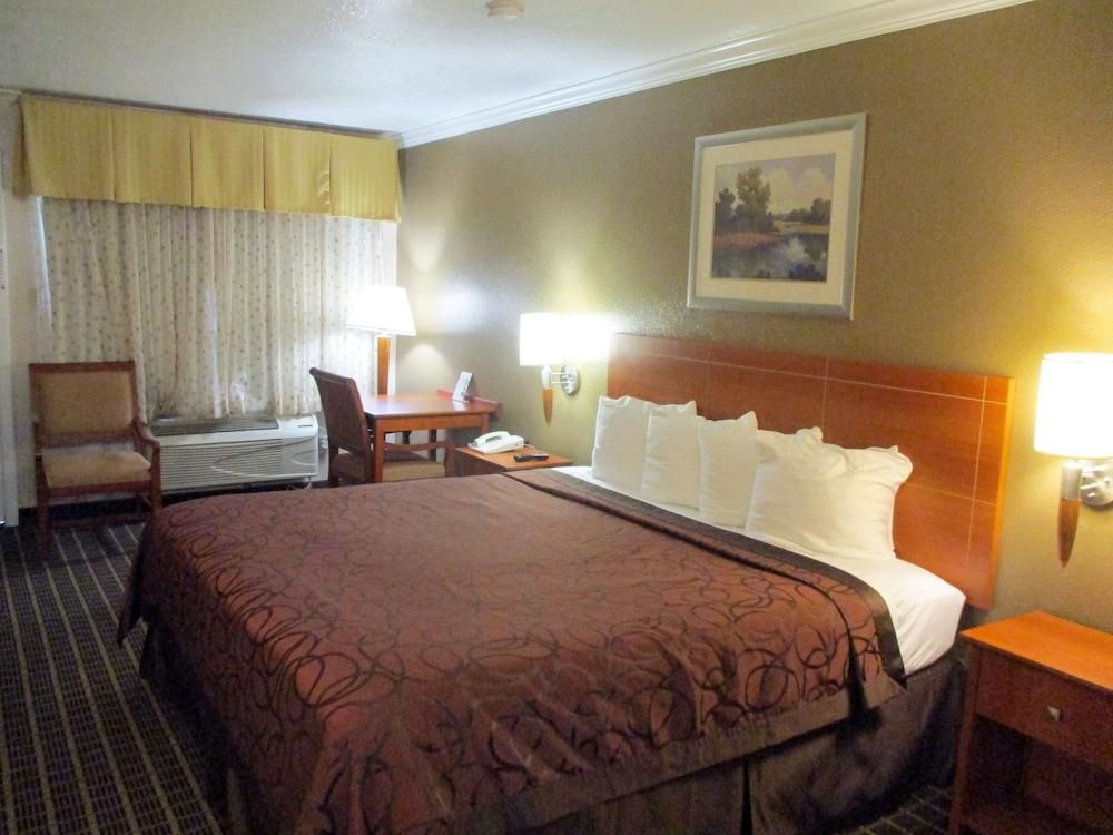 King Room - Disability Access - Non-Smoking