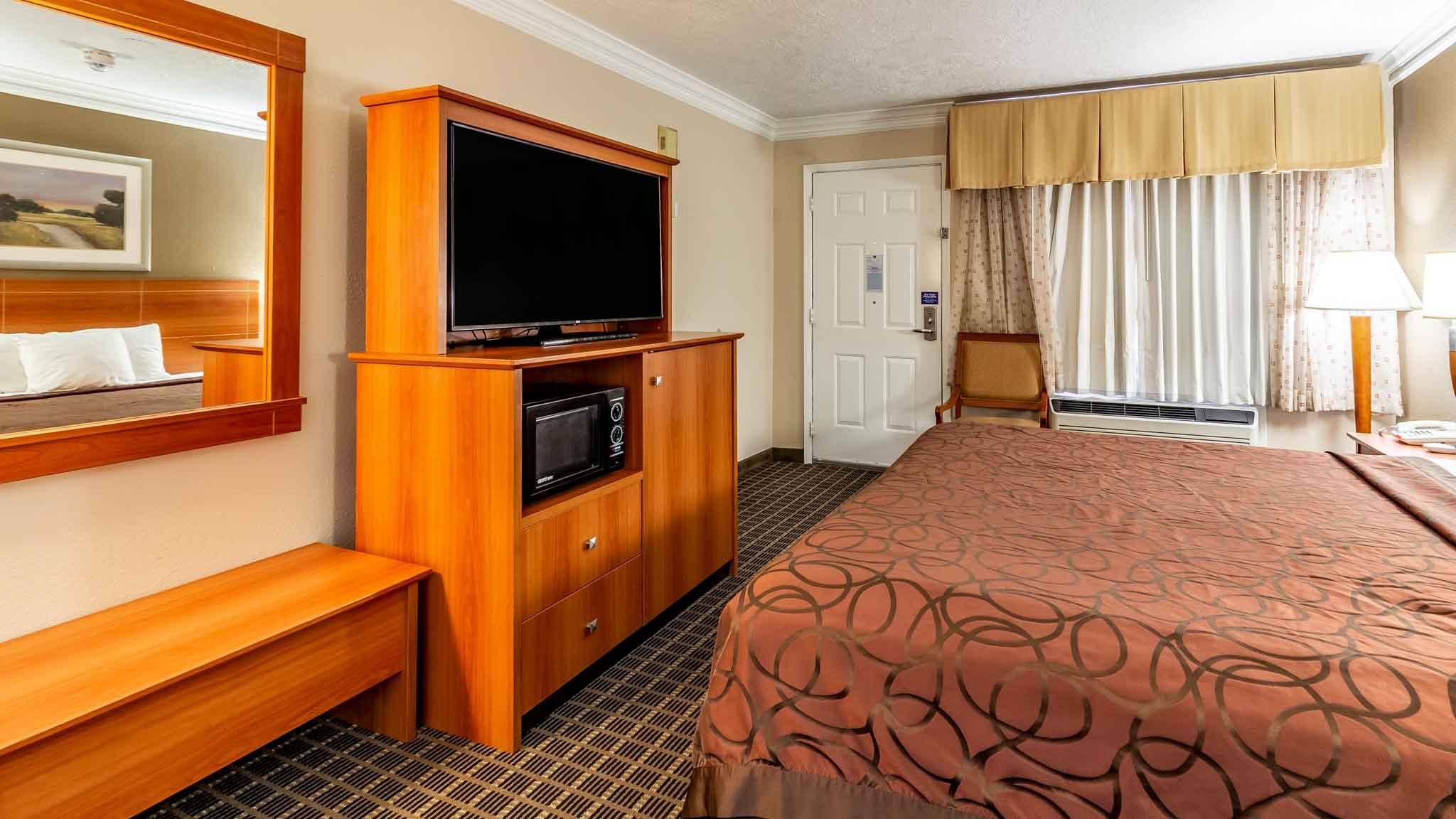 1 KING BED | SMK, MICFRI, HOT TUB TUB