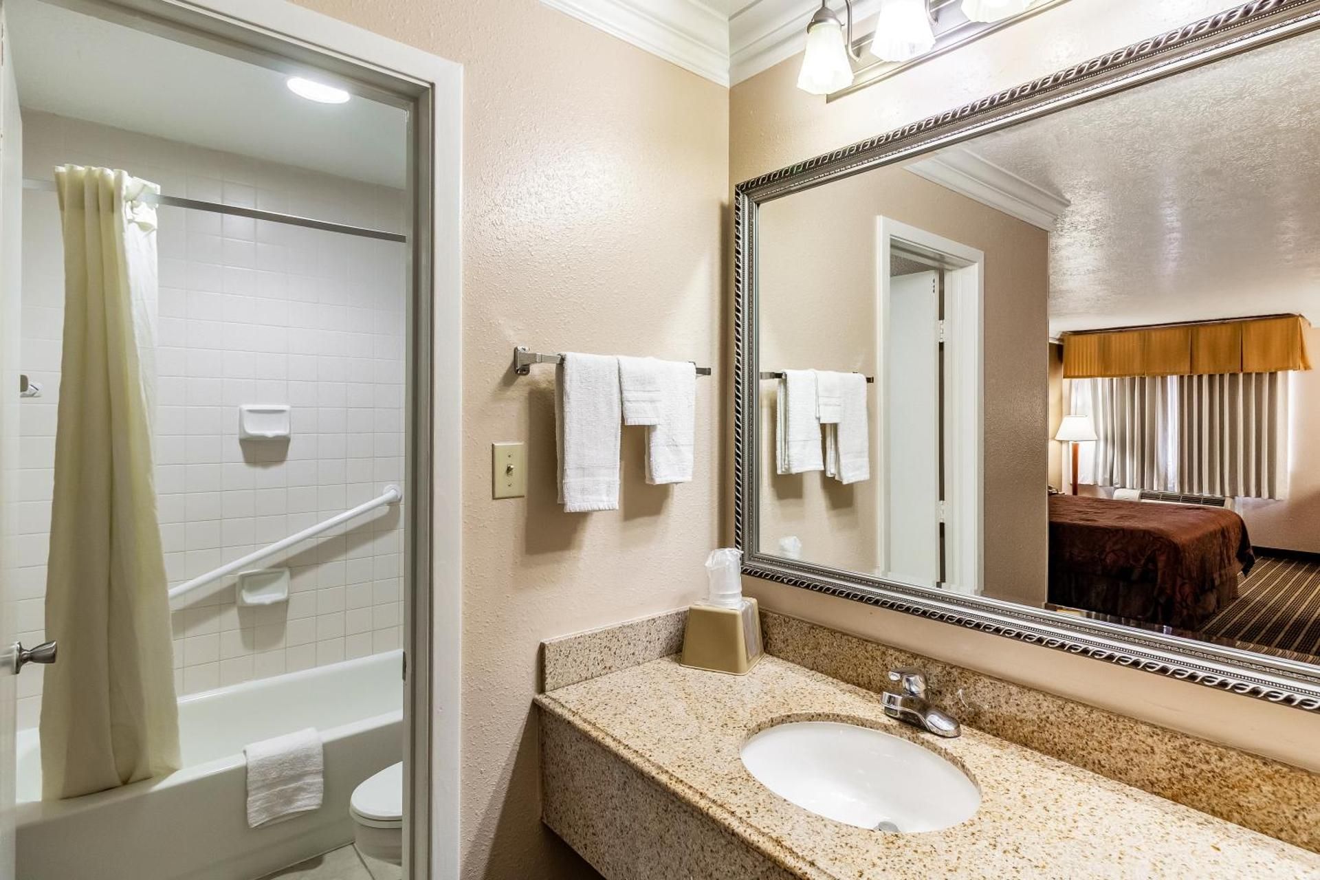 King Room - Disability Access - Non-Smoking