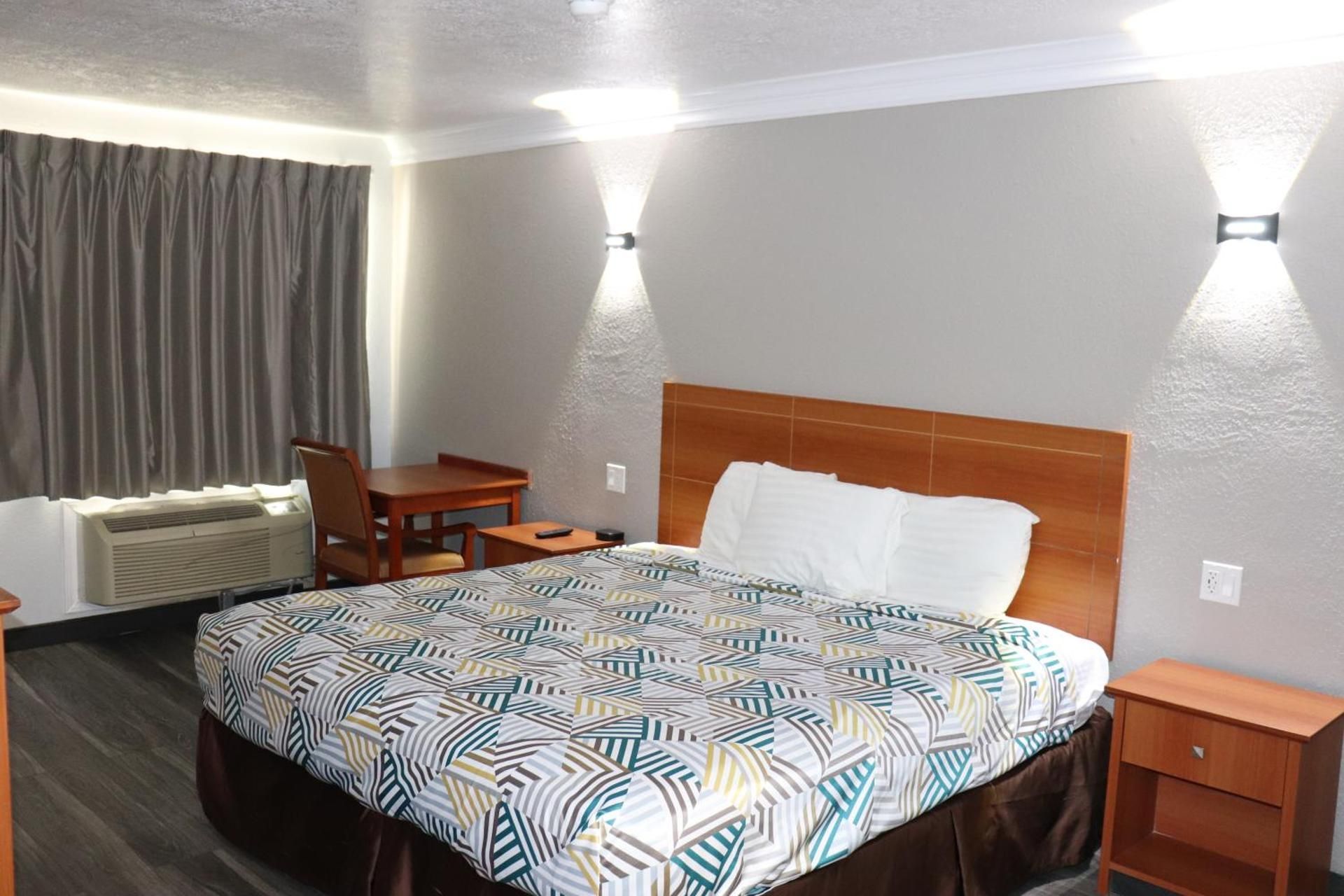 Motel 6 Alvin, TX King Room - Smoking 