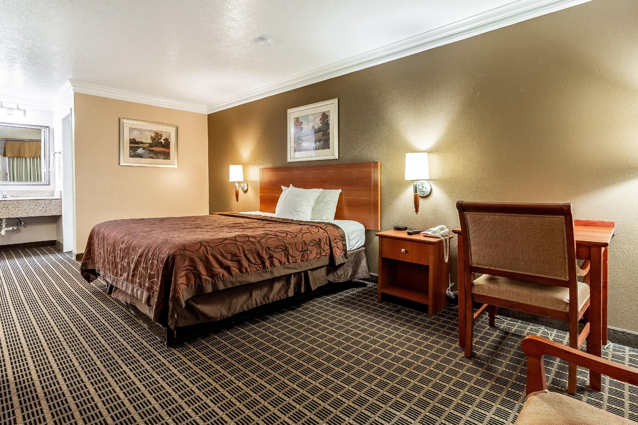 1 King Bed | Suite, Non-Smoking, Micfridge