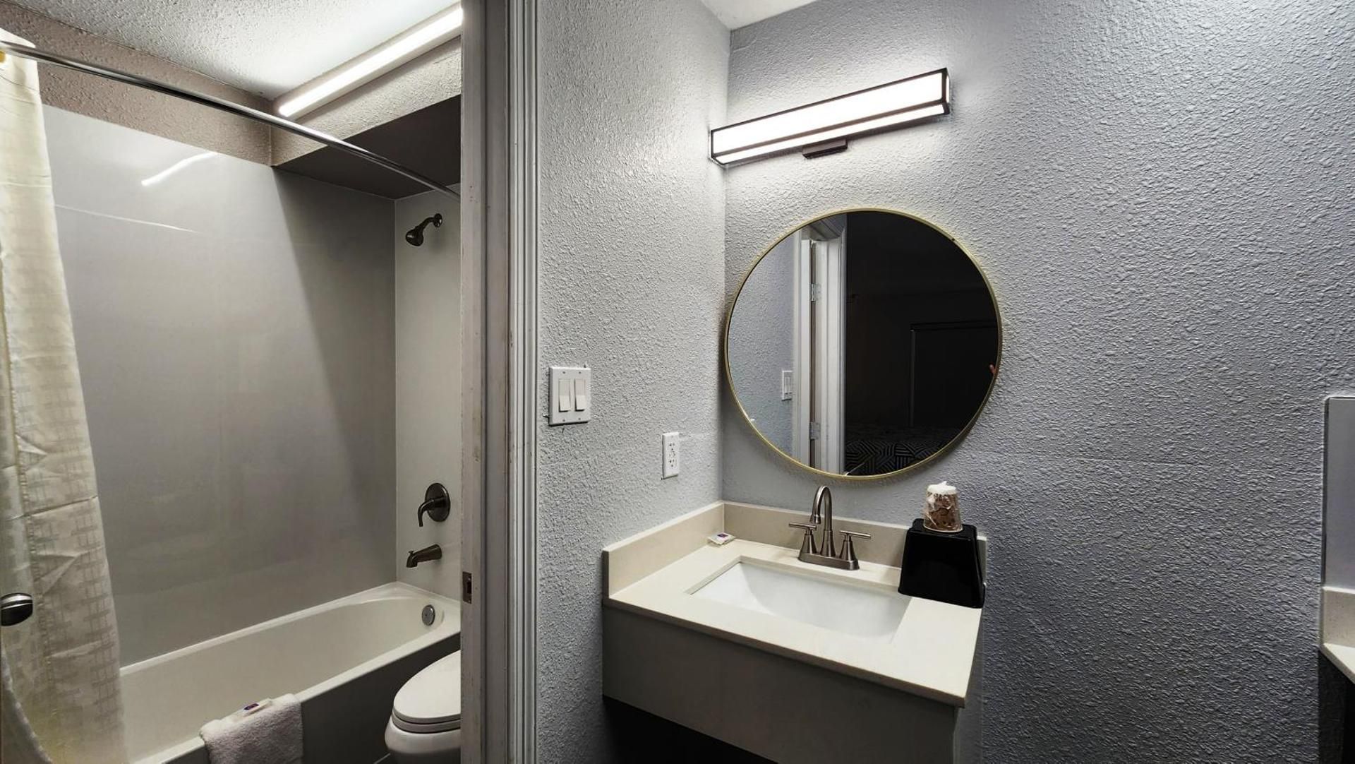 Studio 6  Alvin, TX Double Room - Non-Smoking 3