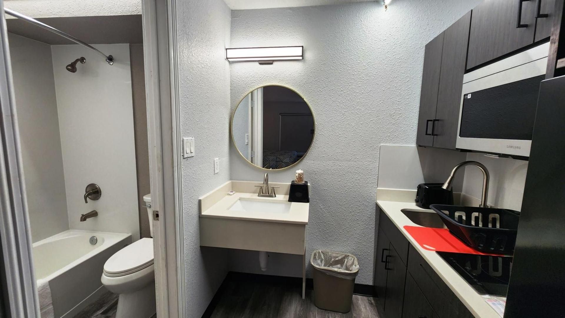 King Room - Non-Smoking