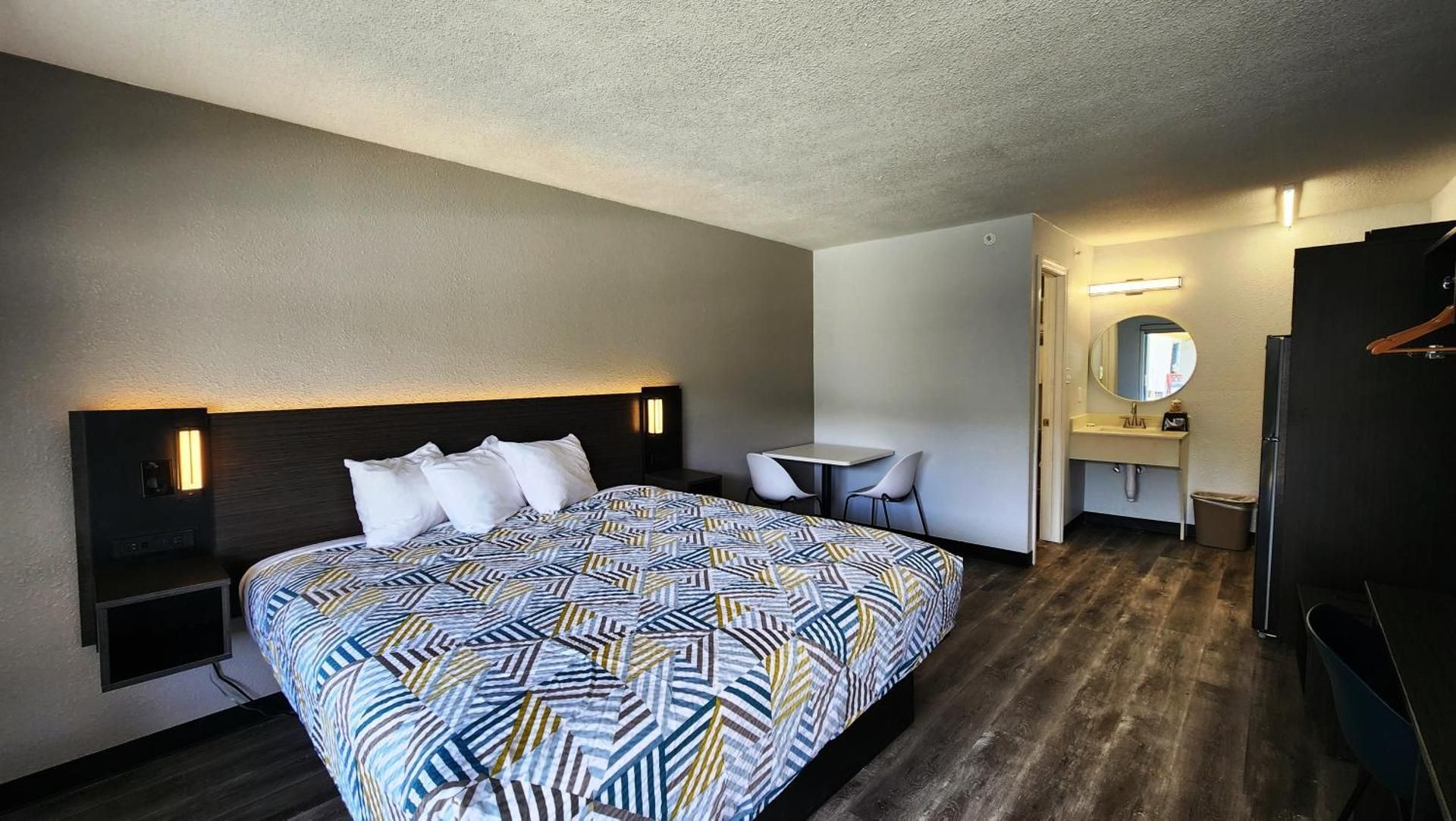 King Room - Non-Smoking