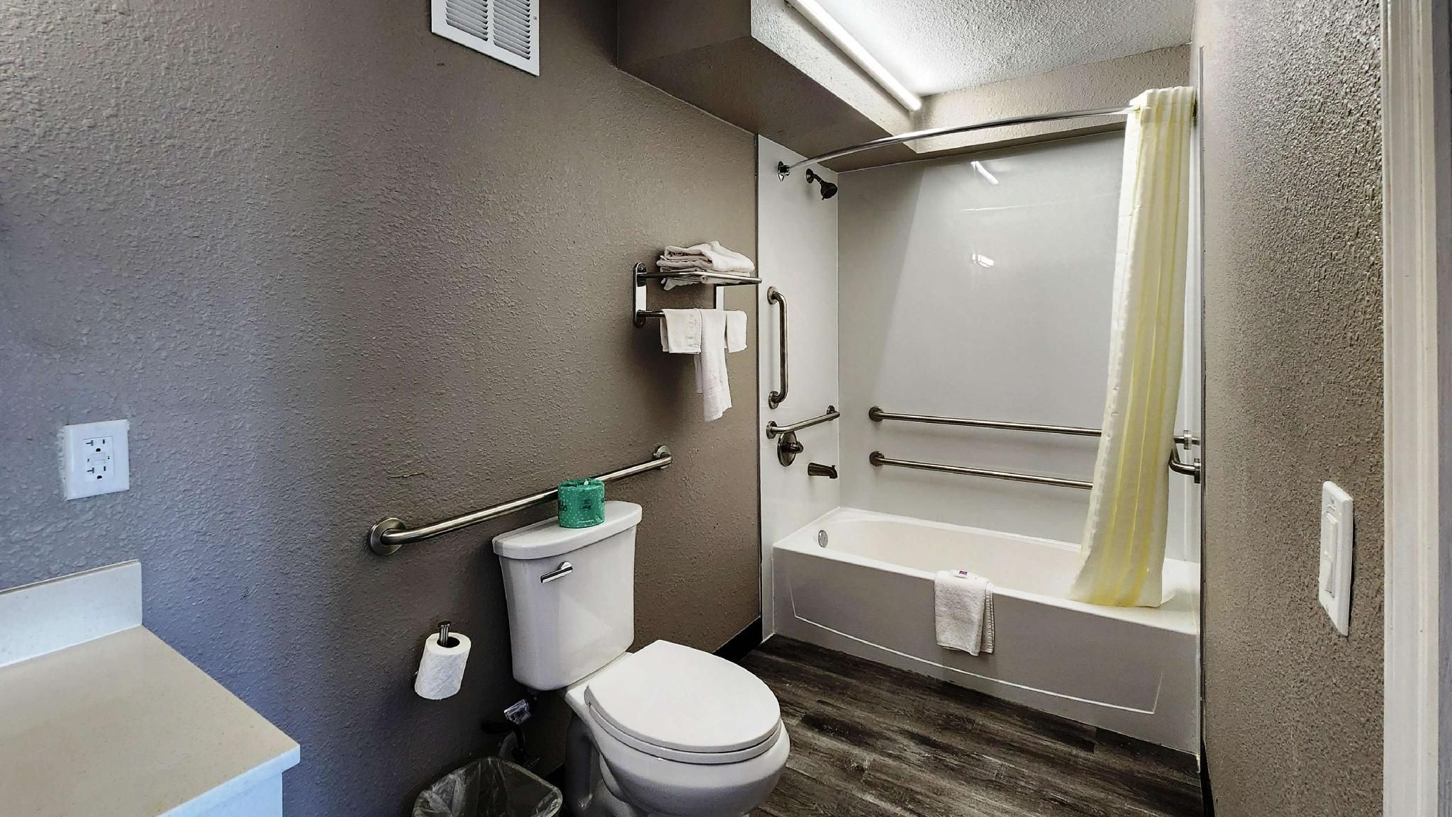 Studio 6  Alvin, TX 1 King Bed | Mobil Access Tub Nsmk Kitchen 2