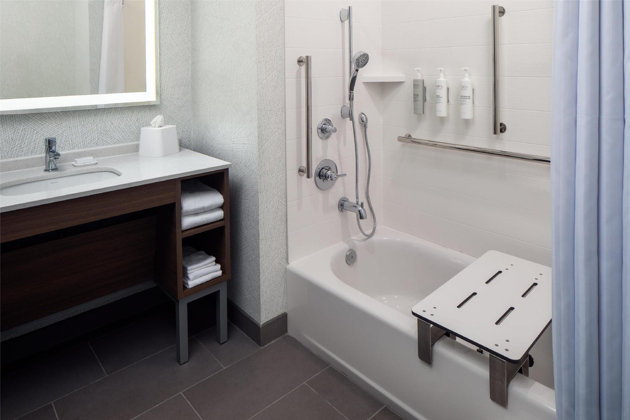 2 Queen Mobility Accessible Tub Studio Suite