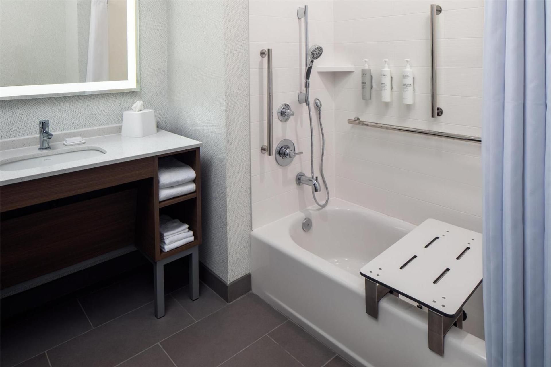Studio Suite with Two Queen Beds and Tub - Mobility Access
