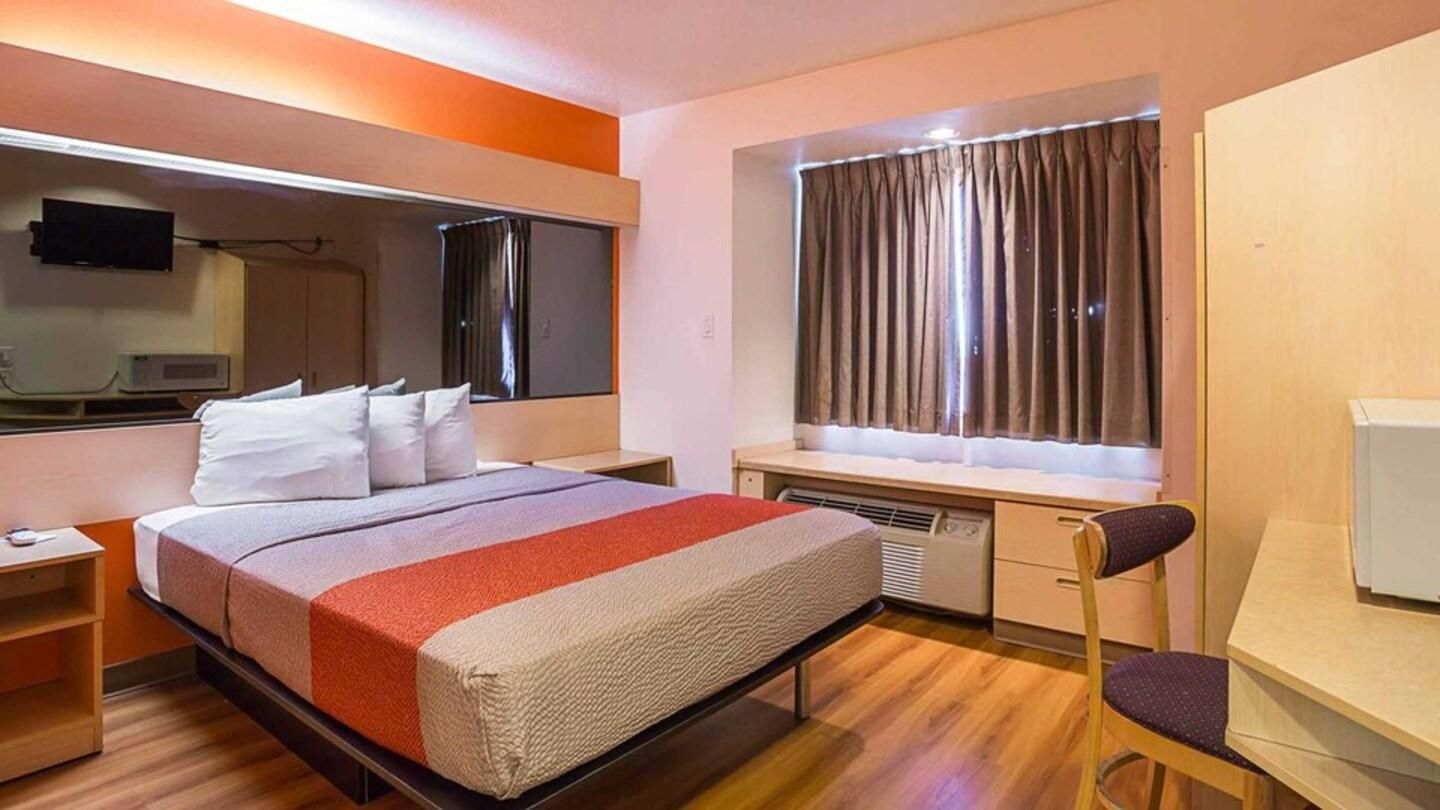 1 QUEEN BED | NON-SMOKING