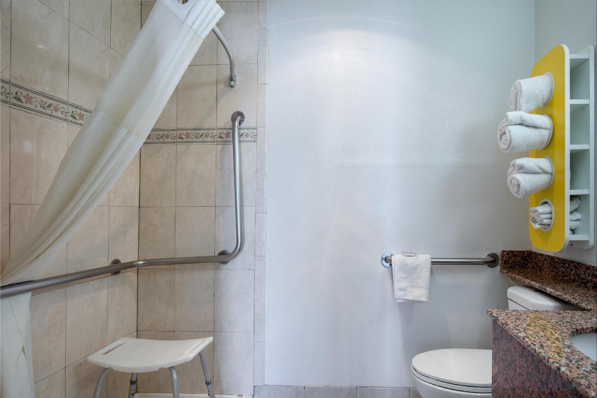 1 Queen Bed - Mobility Accessible Tub Non-Smoking