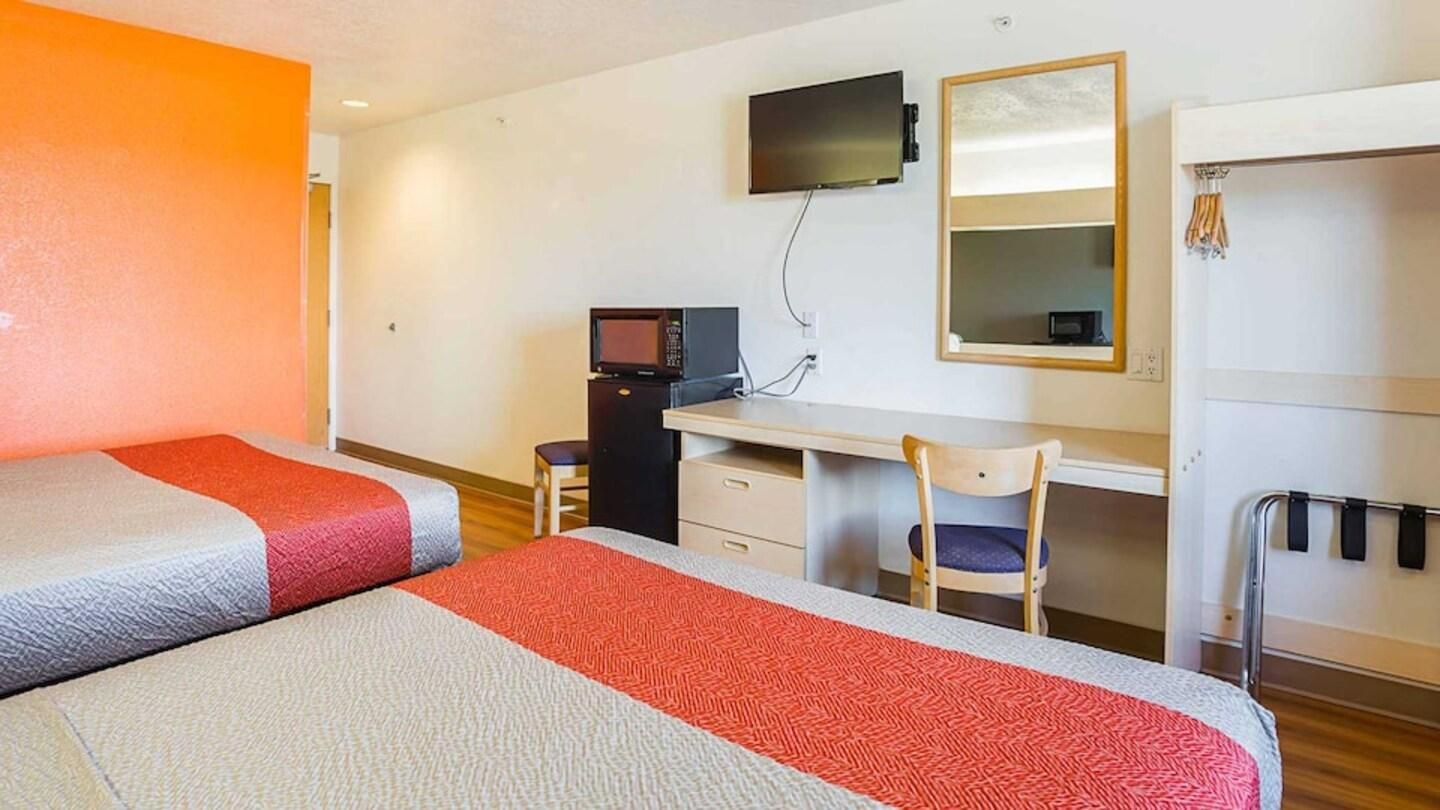 1 QUEEN BED | NON-SMOKING