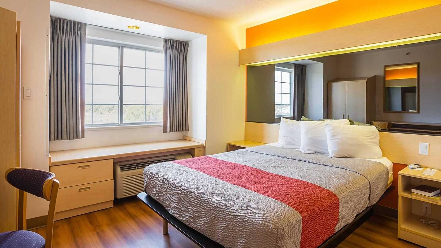 1 Queen Bed | Mobility Accessible Tub Nsmk