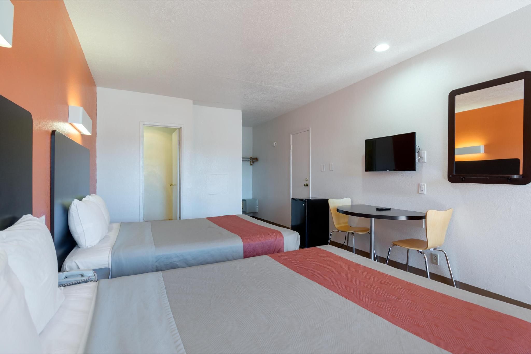 2 Queen Beds | Non-Smoking