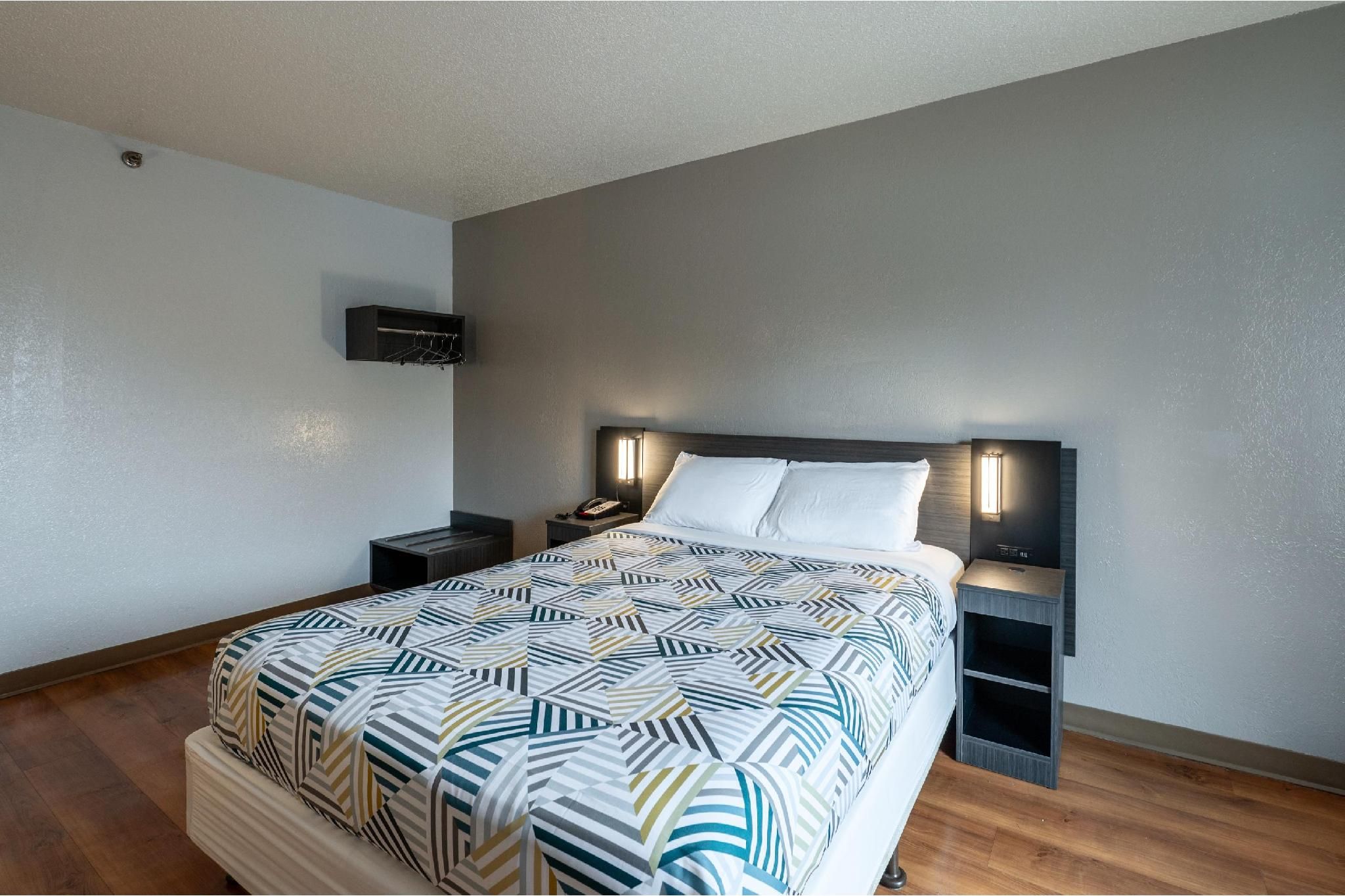 Motel6 Branford, CT - New Haven 1 Queen Bed | ADA/RI Shower/Micfridge 2