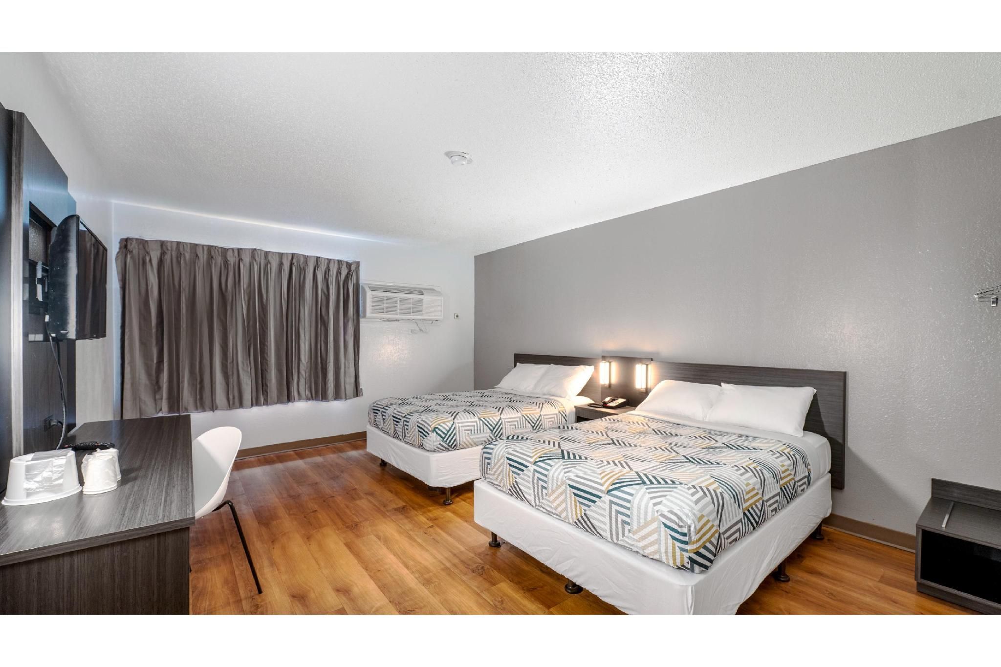 2 Queen Beds | Micfridge