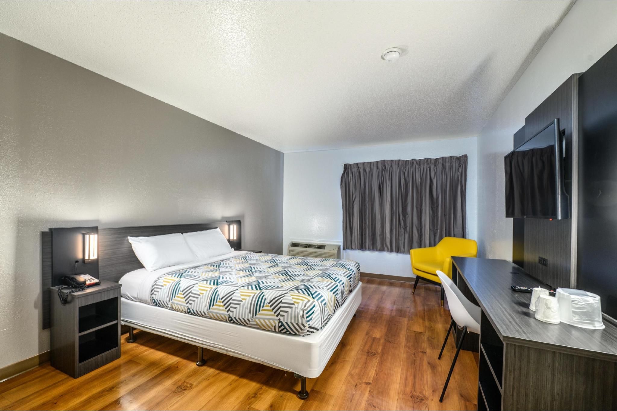 1 Queen Bed | Micfridge, Non-Smoking