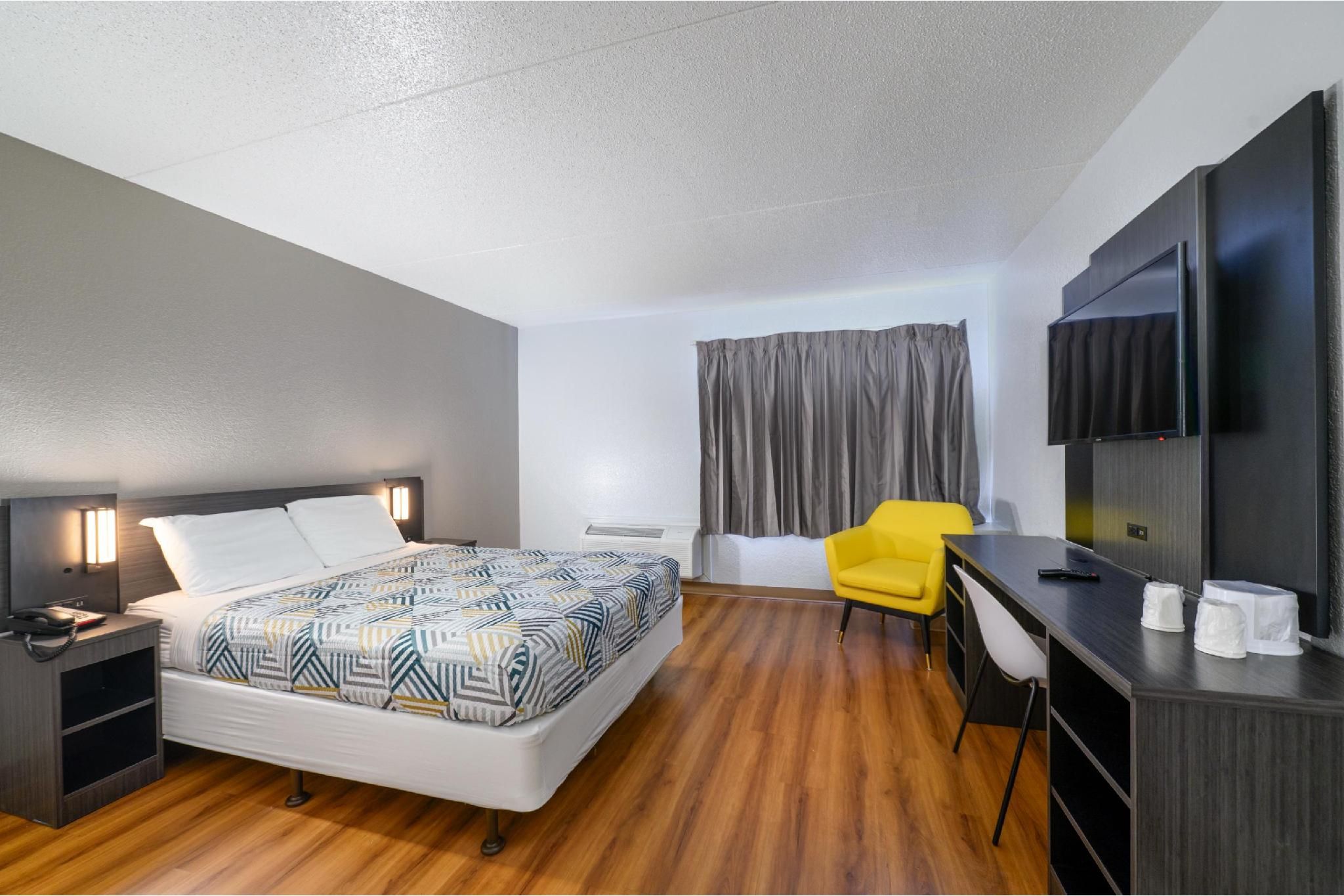 1 Queen Bed | Micfridge, Non-Smoking