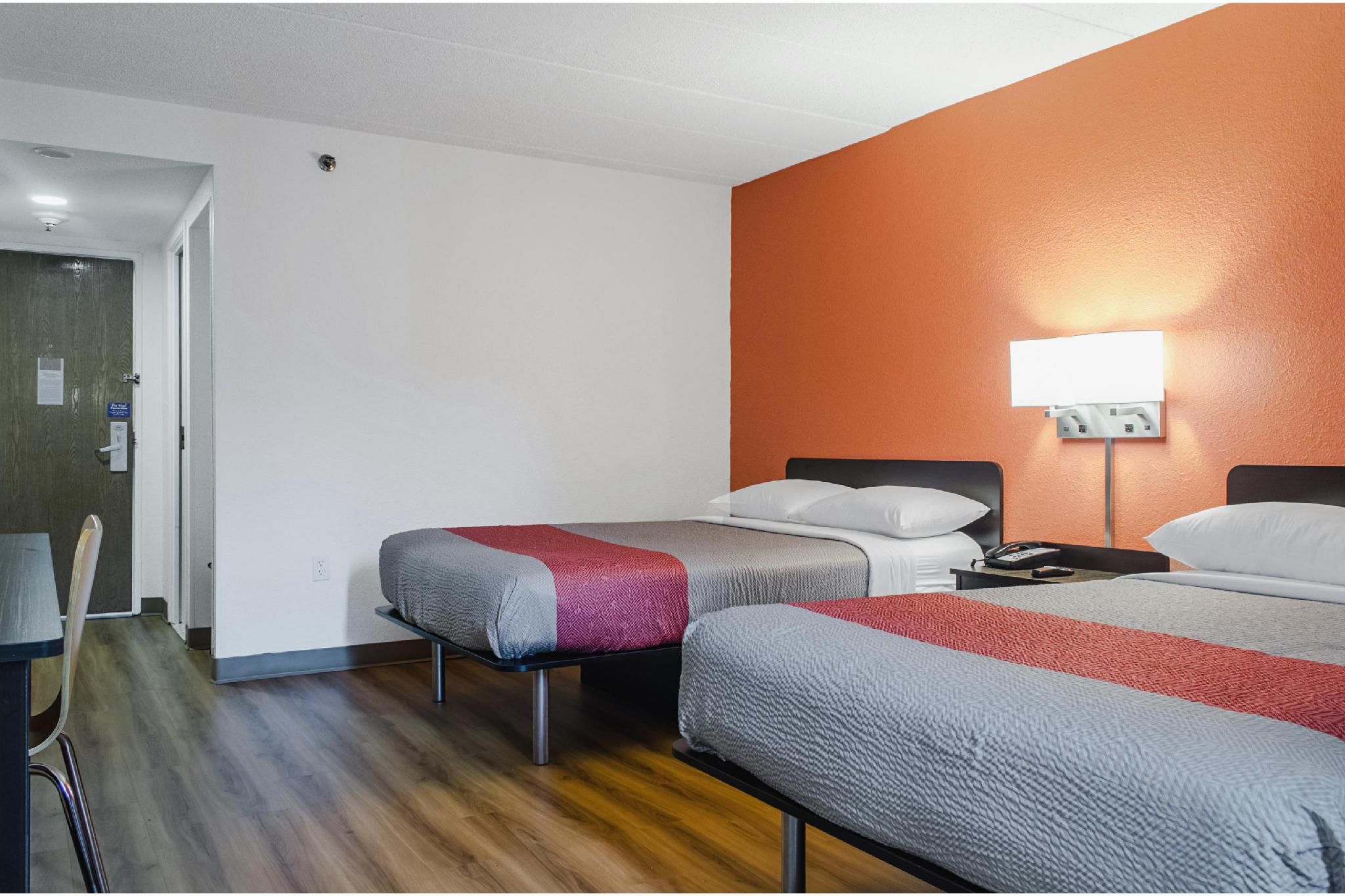 2 Full Beds | Smoking