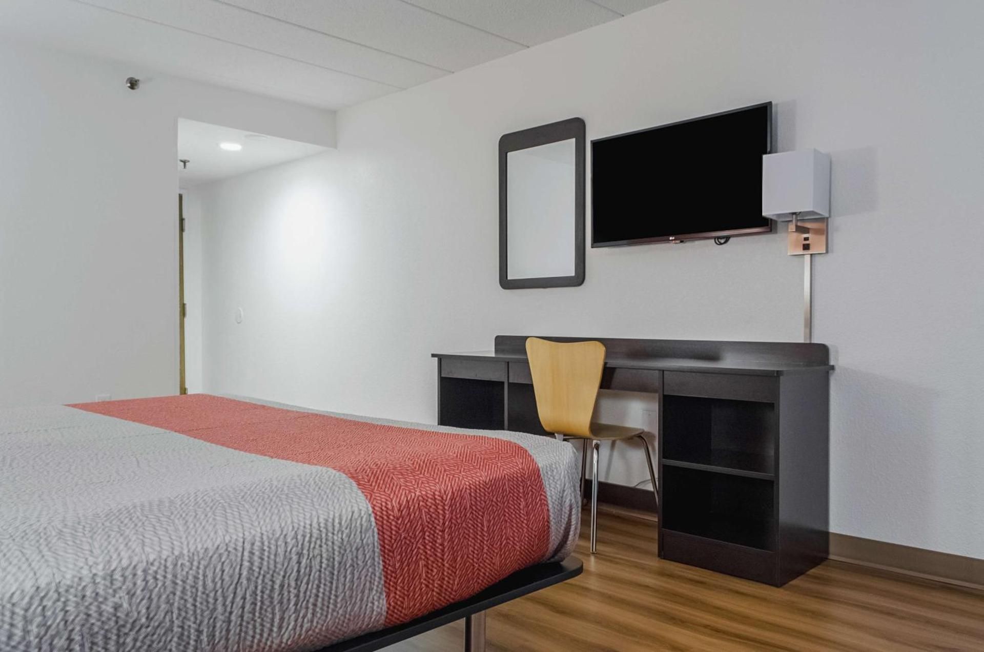 Motel6 Brockton, MA Queen Room - Disability Access - Non-Smoking 2