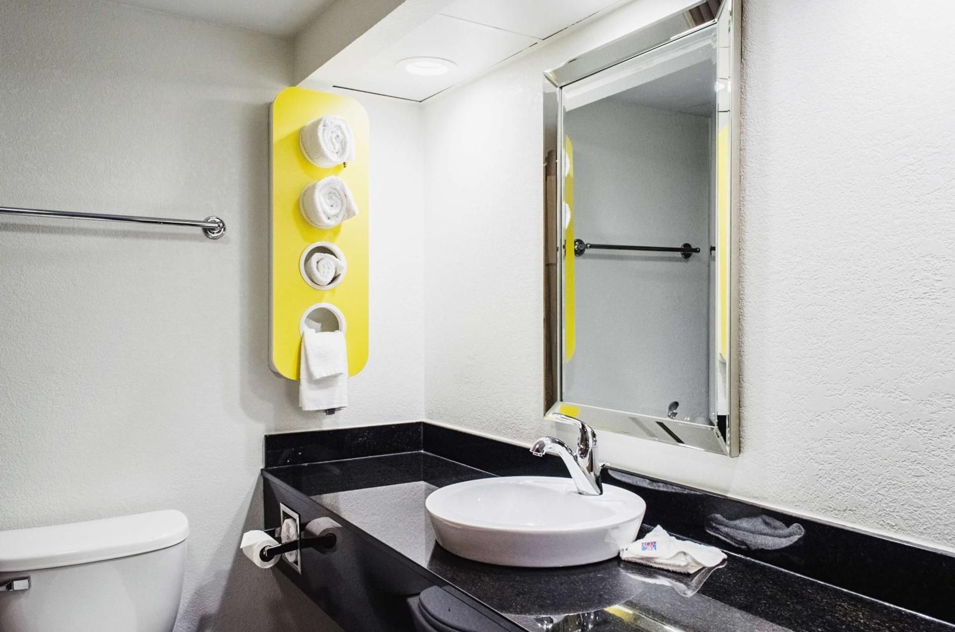 Motel6 Brockton, MA Queen Room - Disability Access - Non-Smoking 3