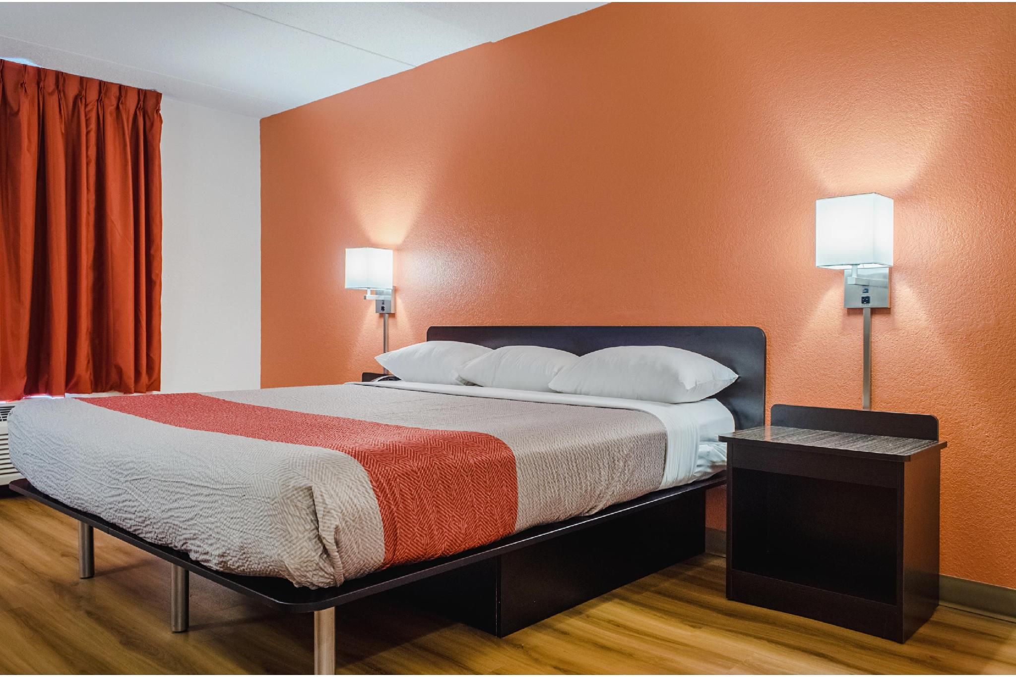 1 Queen Bed | ADA/RI Shower/Smoking