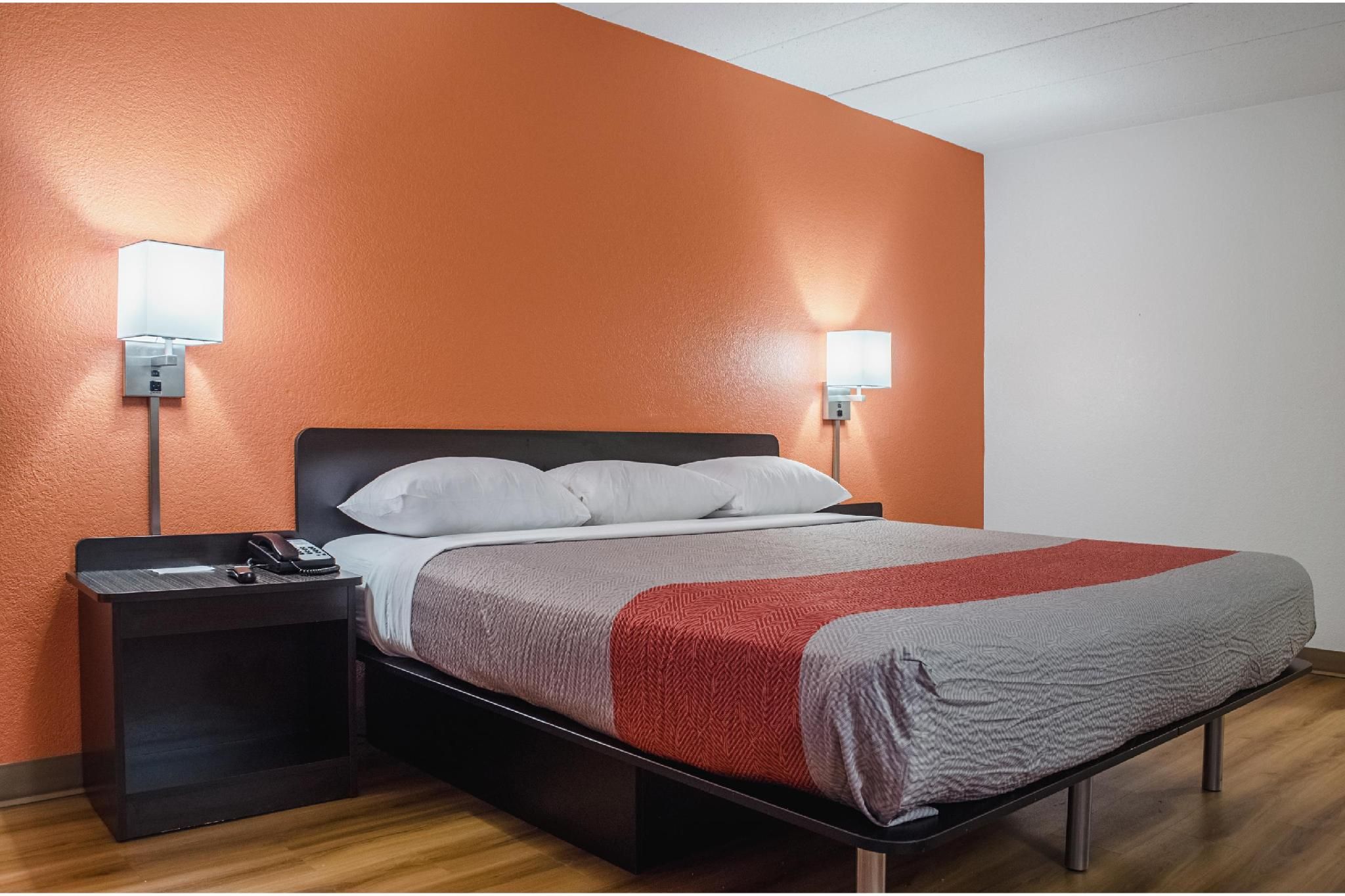 1 Queen Bed | Mobility Accessible Tub Nsmk