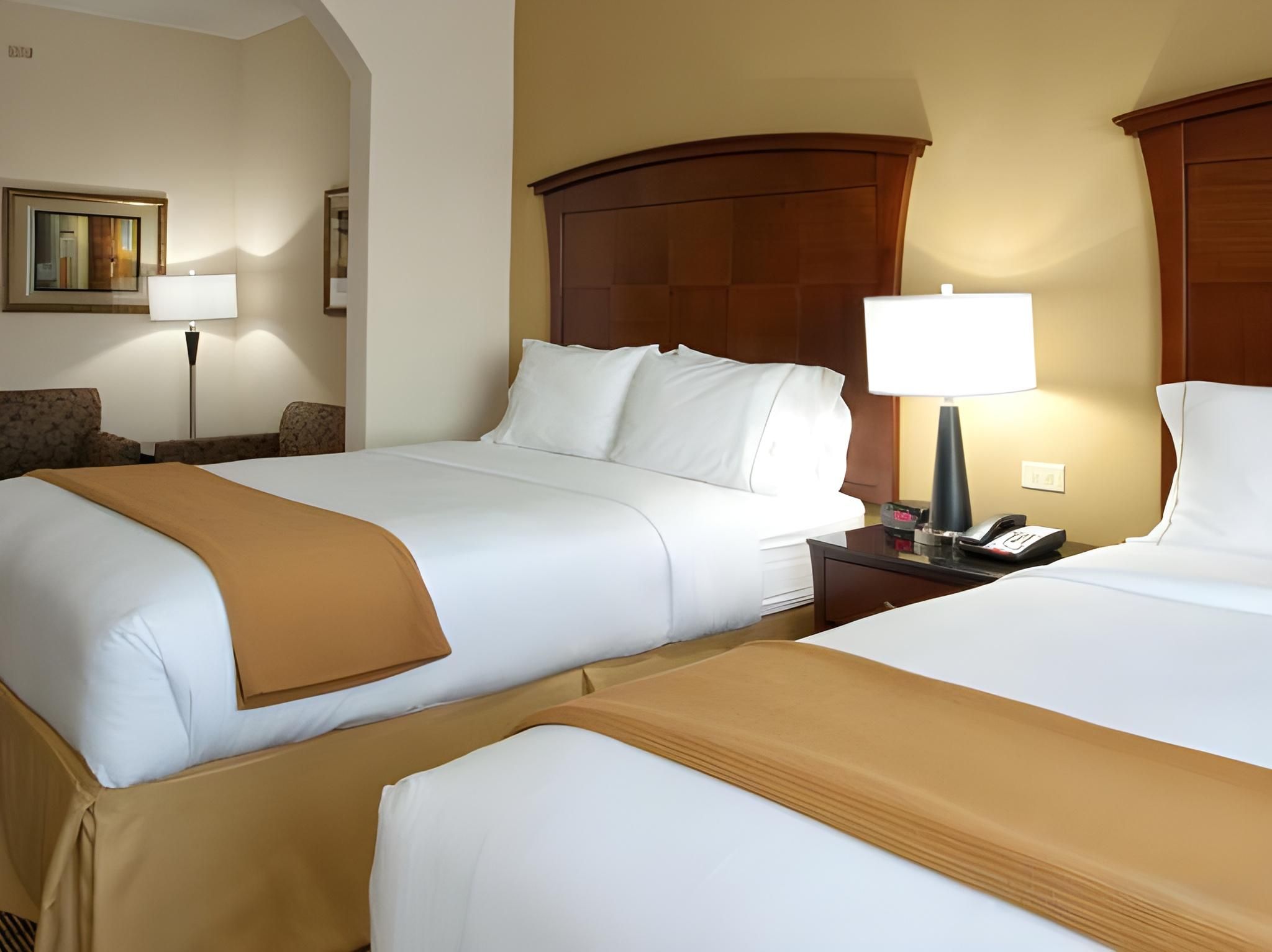 Holiday Inn Express Hotel & Suites Austin South - Buda By IHG 2 Queen Standard 3