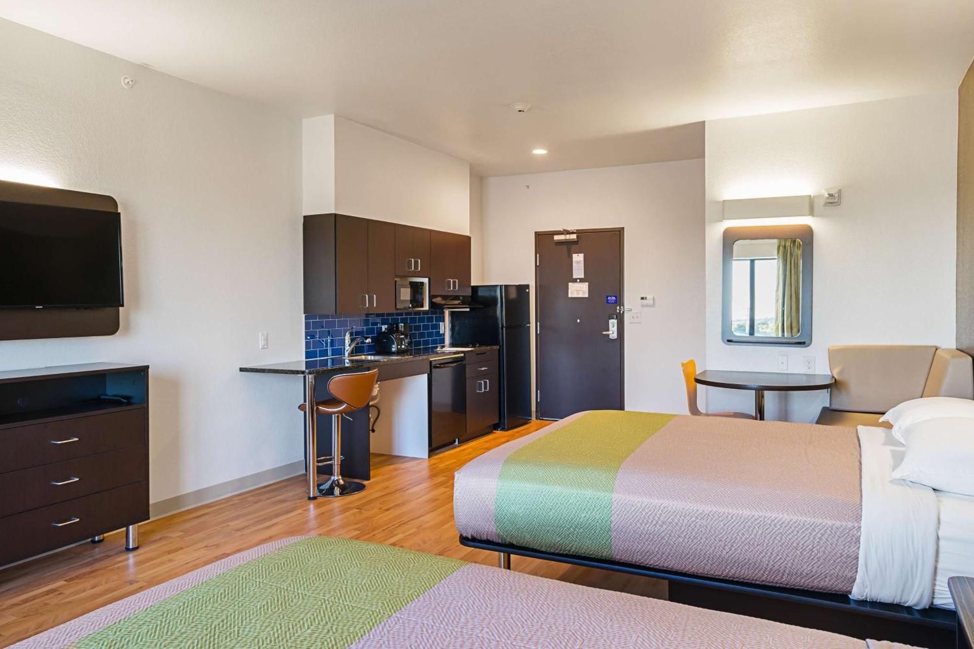 Studio 6 Buda, TX Deluxe Queen Room with Two Queen Beds - Non-Smoking 3