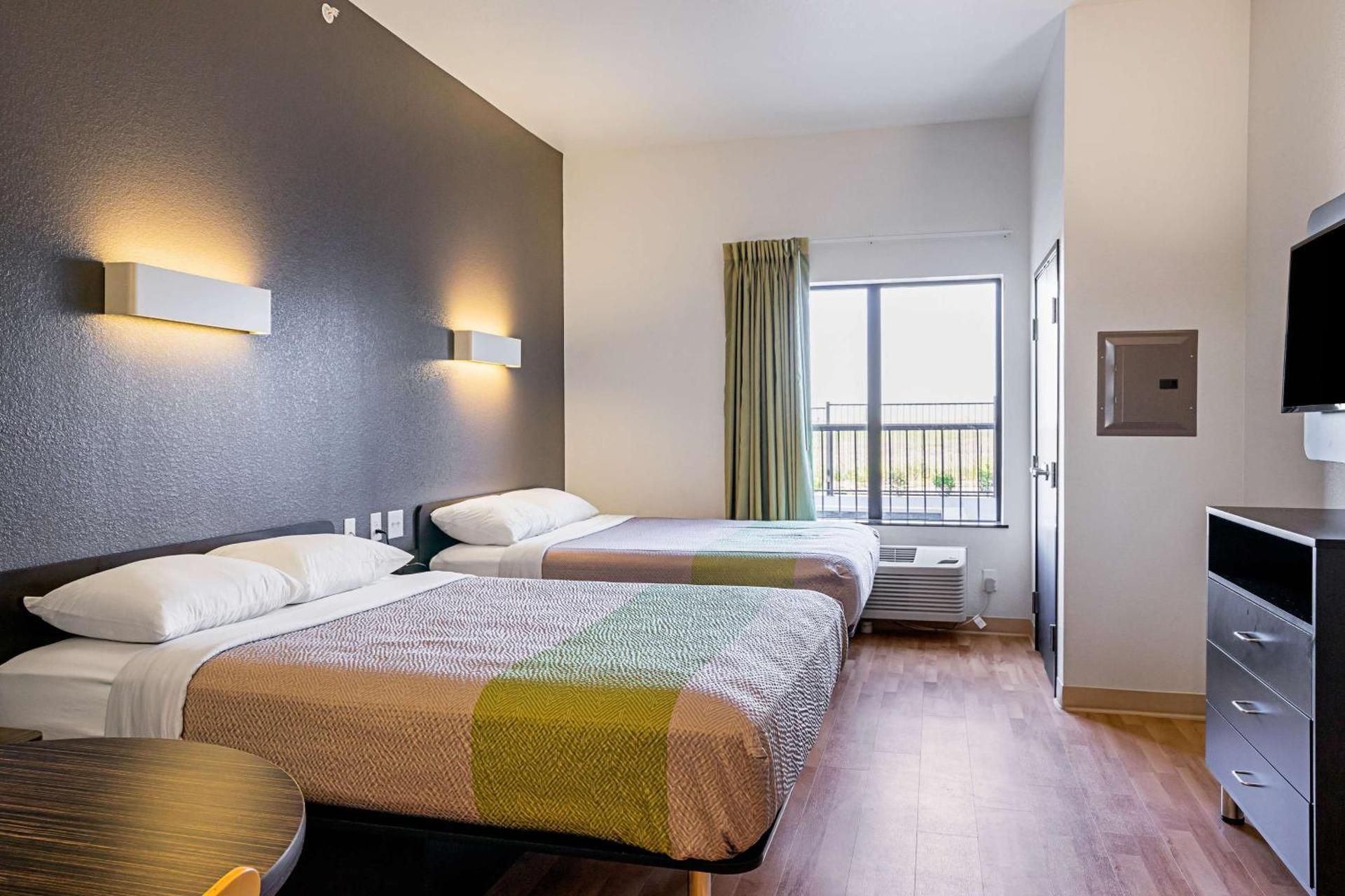 Studio 6 Buda, TX Deluxe Queen Room with Two Queen Beds - Non-Smoking