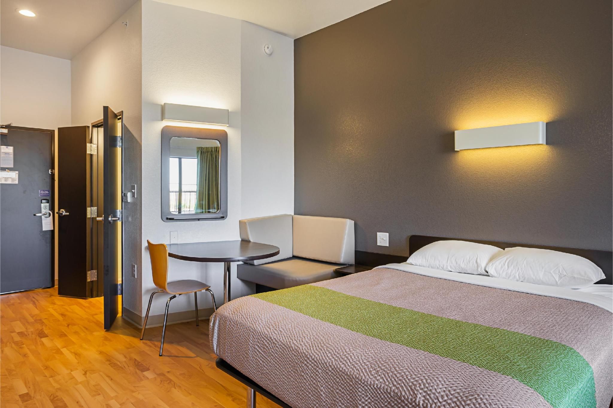 Studio 6 Buda, TX 2 Queen Beds | Non-Smoking, Kitchen