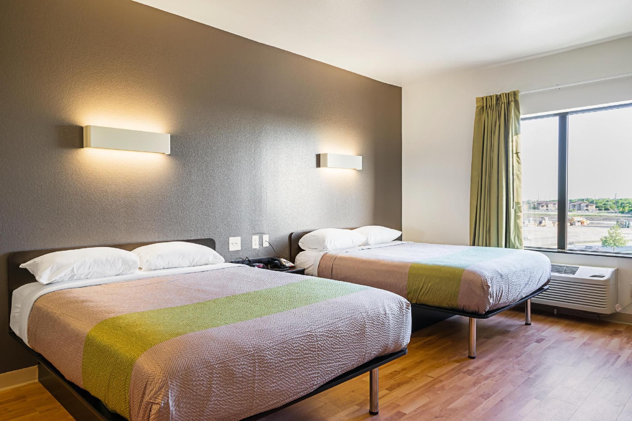 2 Queen Beds | Mobil Access Tub Nsmk Kitchen