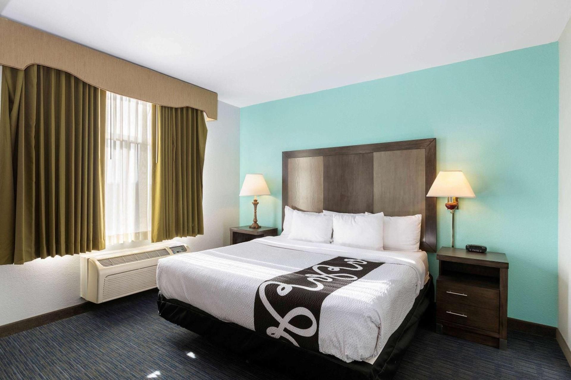 1 King Bed, Efficiency Suite, City View, Non-Smoking
