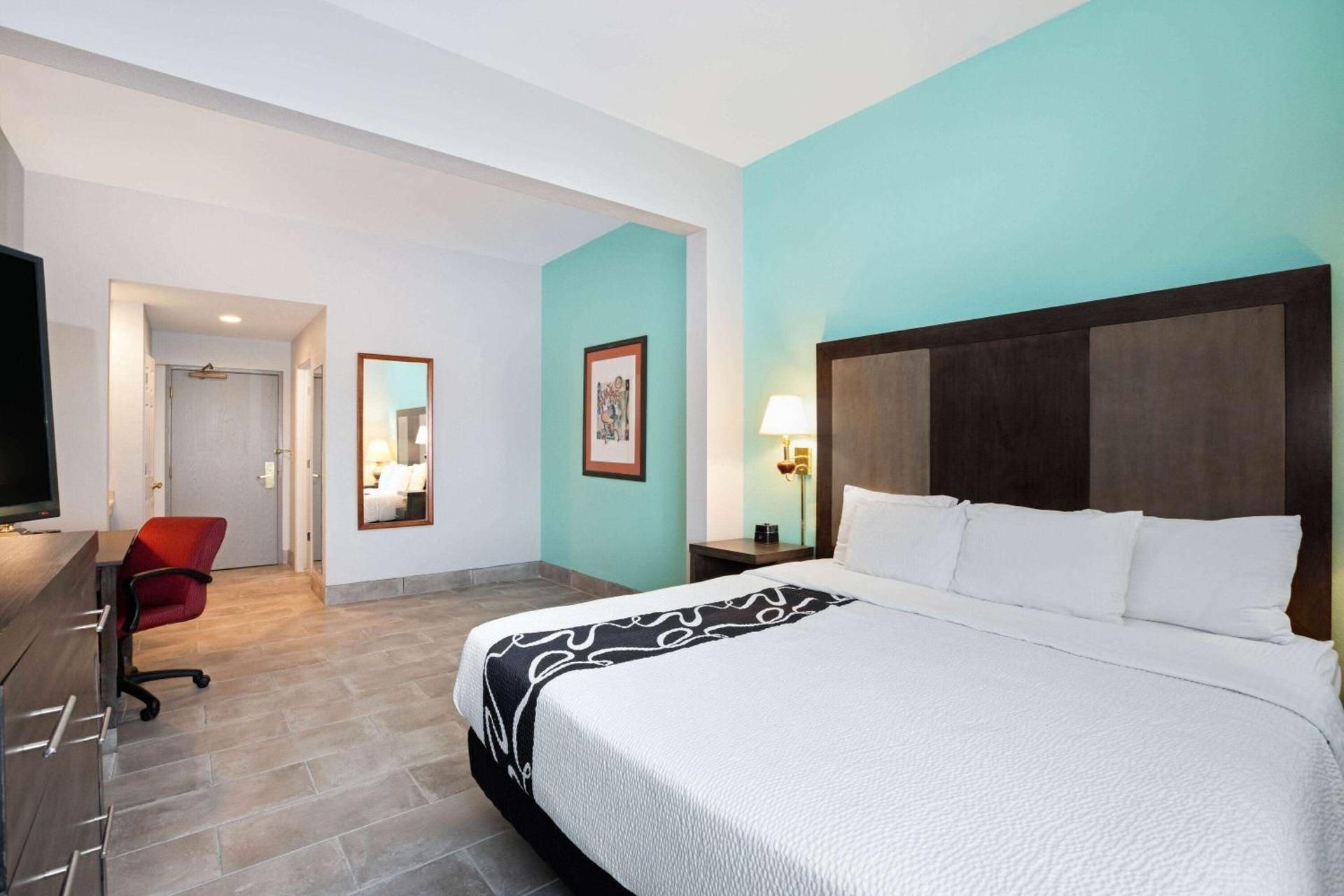 King Room with Bathtub with Grab Bars - Mobility Accessible/Non-Smoking