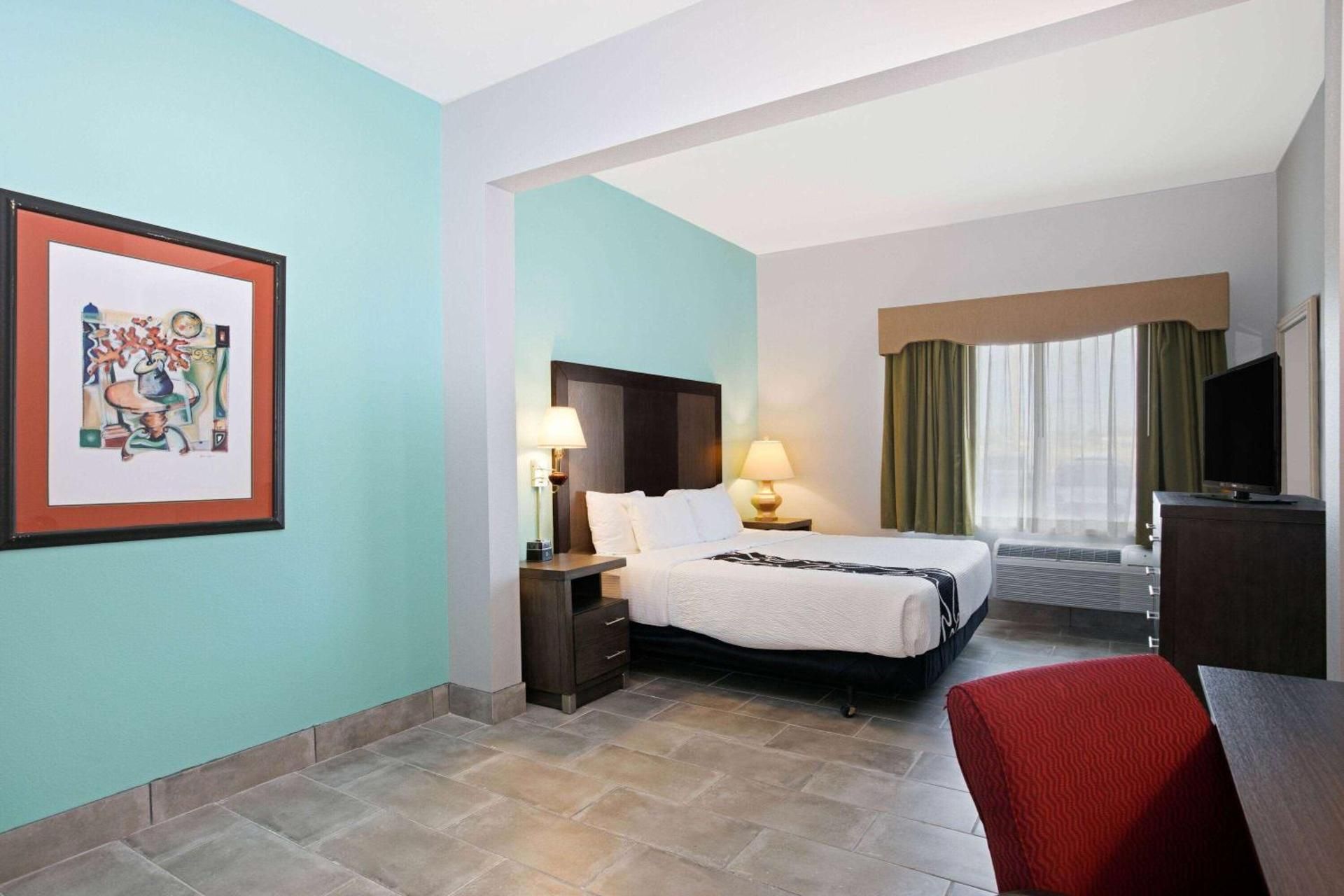 1 King Bed, Non-Smoking