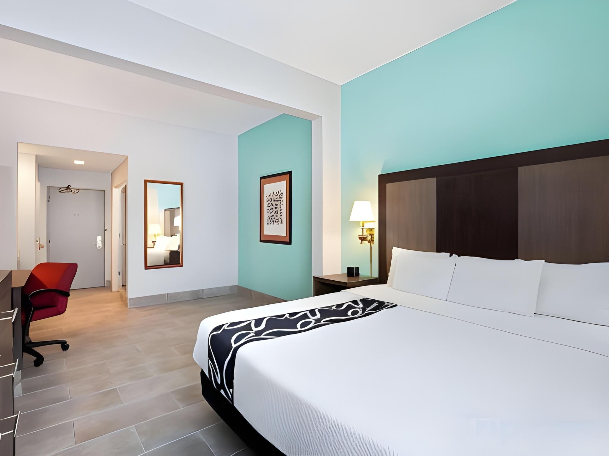 1 King Bed, Non-Smoking