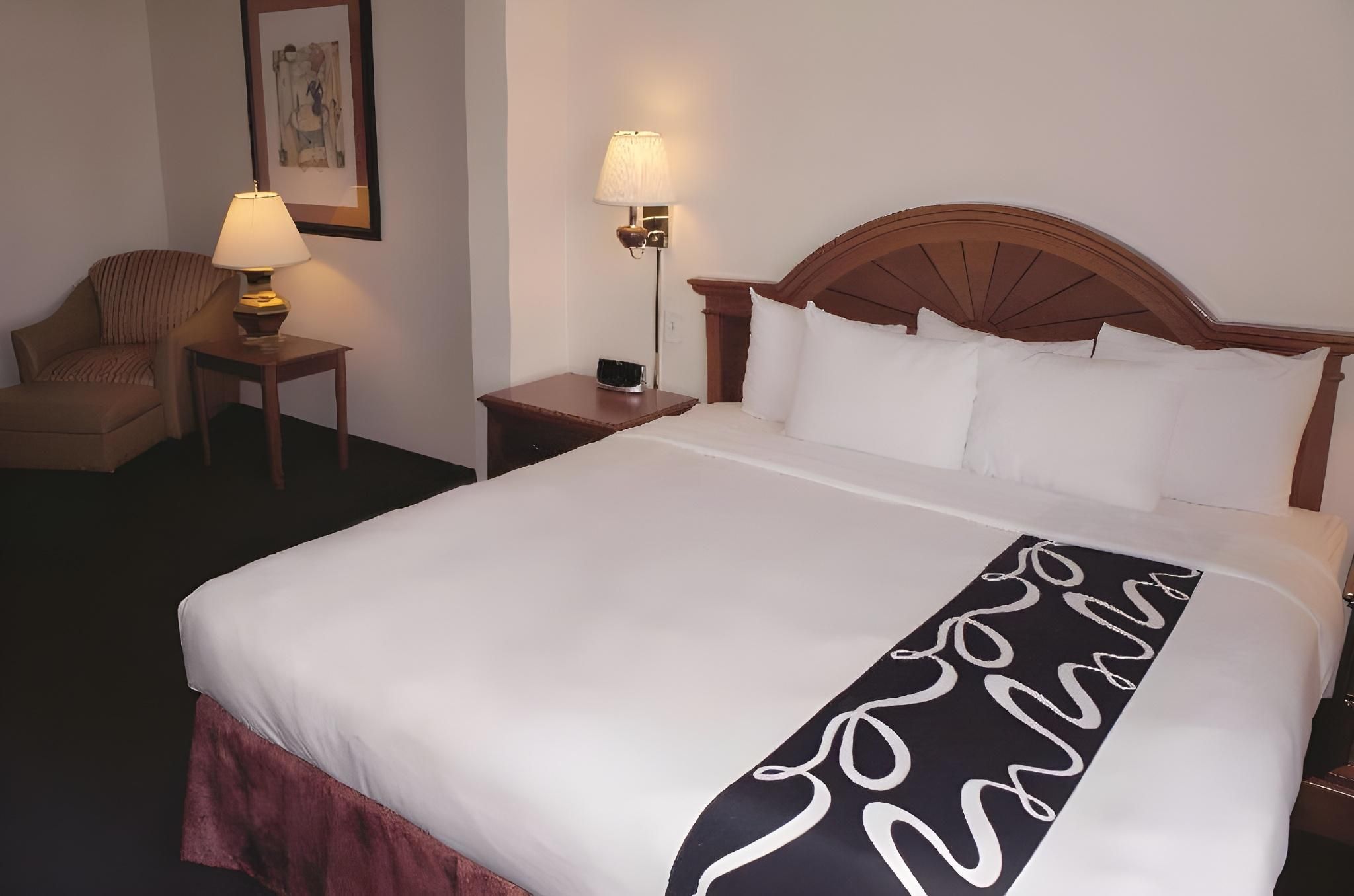 1 King Bed, Efficiency Suite, City View, Non-Smoking