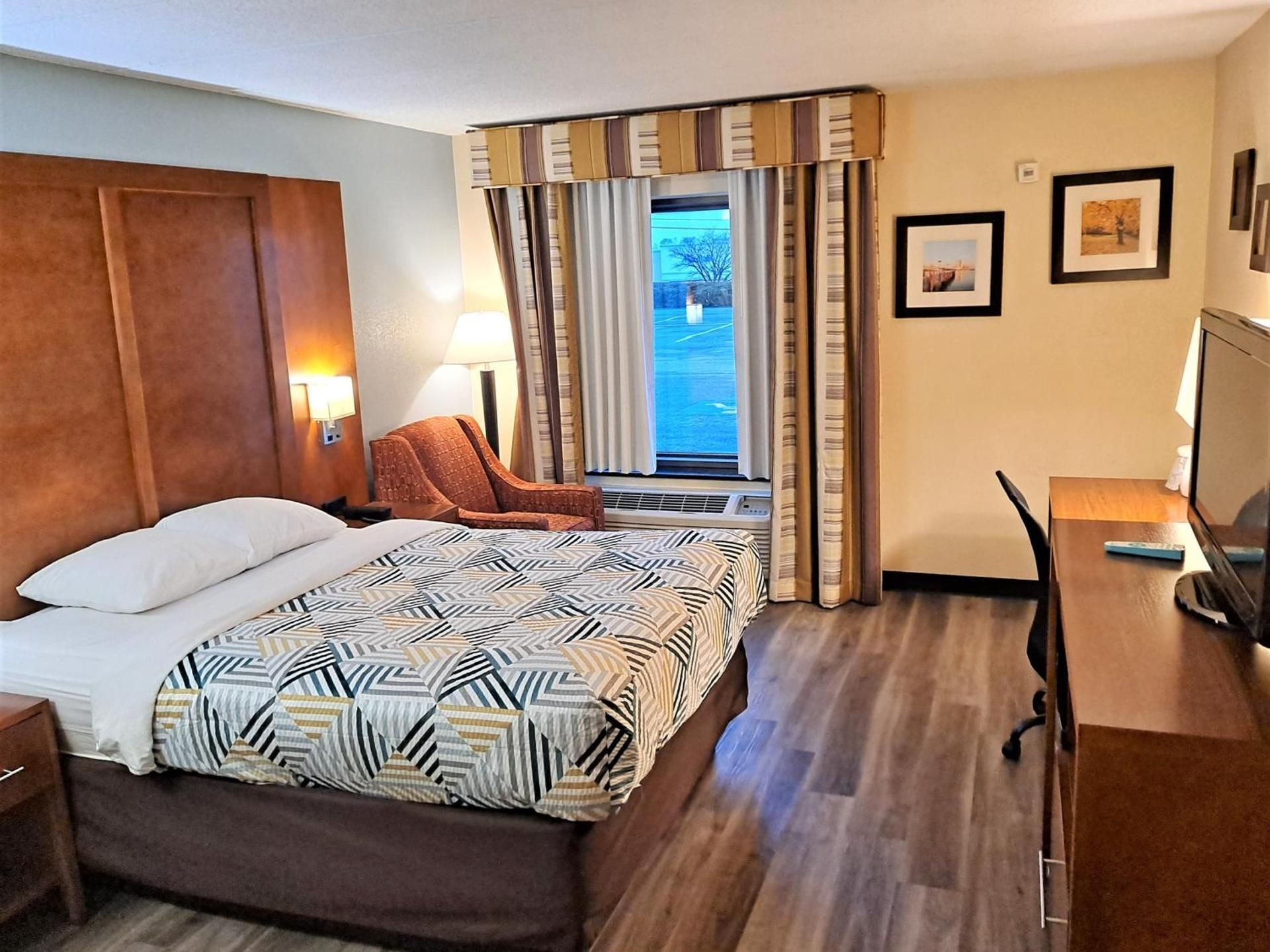 Studio 6 Suites Catonsville, MD – Baltimore West Deluxe King Room - Non-Smoking