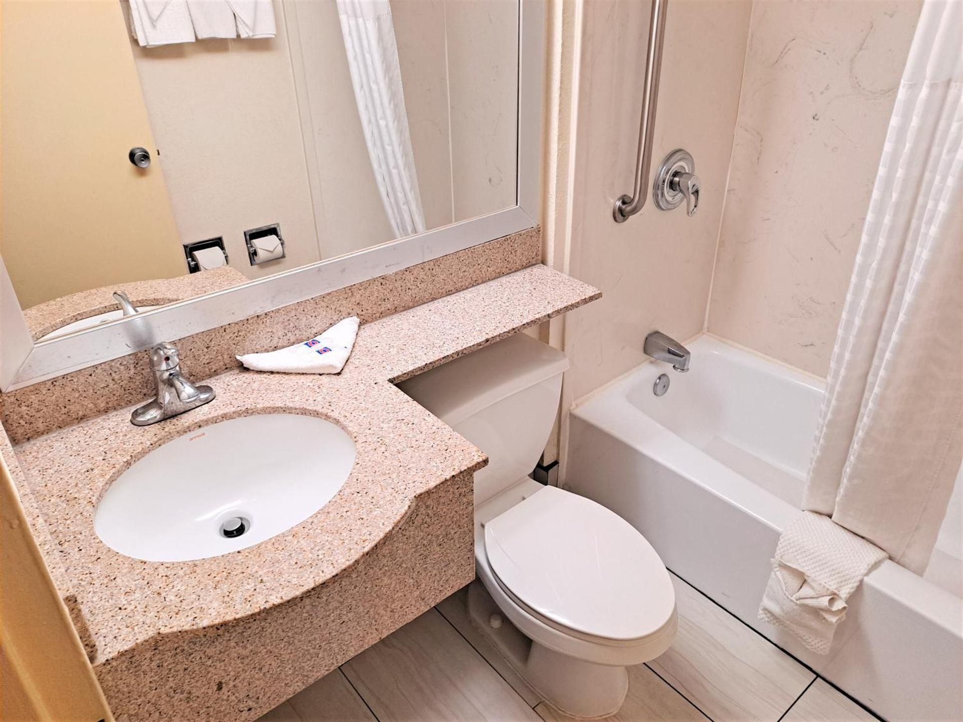 Studio 6 Suites Catonsville, MD – Baltimore West Deluxe King Room - Non-Smoking 3