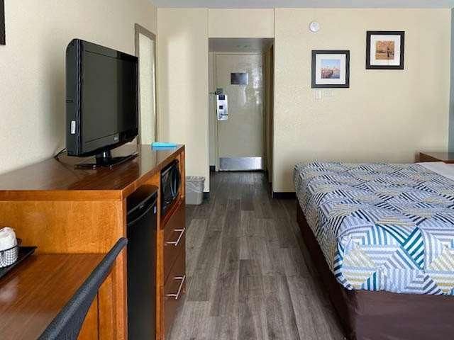 1 King Bed | Non-Smoking, Micfridge, Sofa-Bed