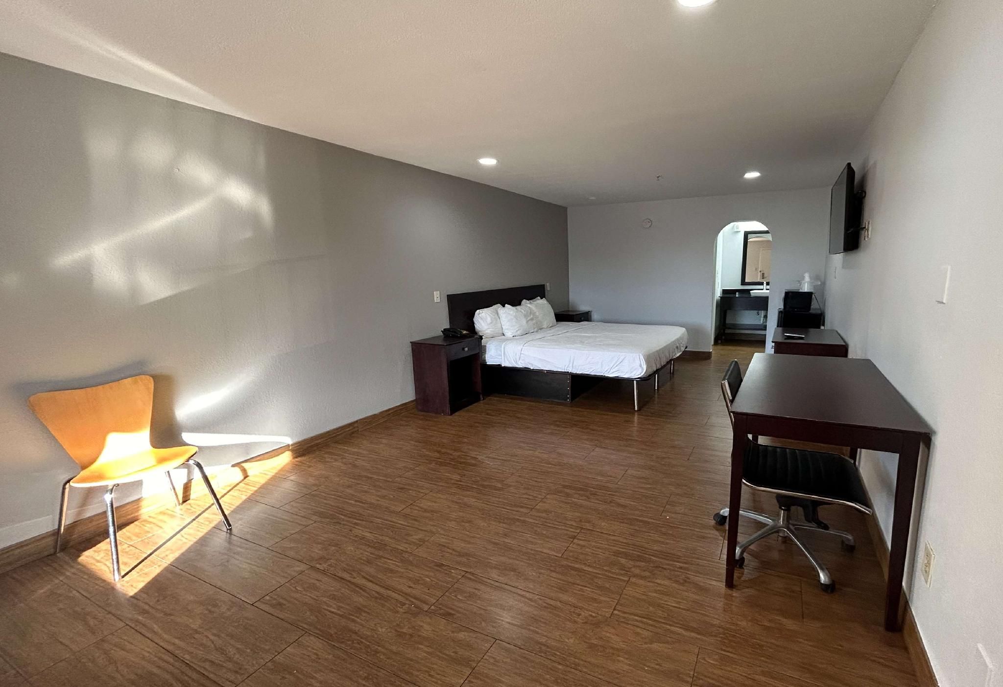 1 King Bed | Non-Smoking, Micfridge, Sofa-Bed