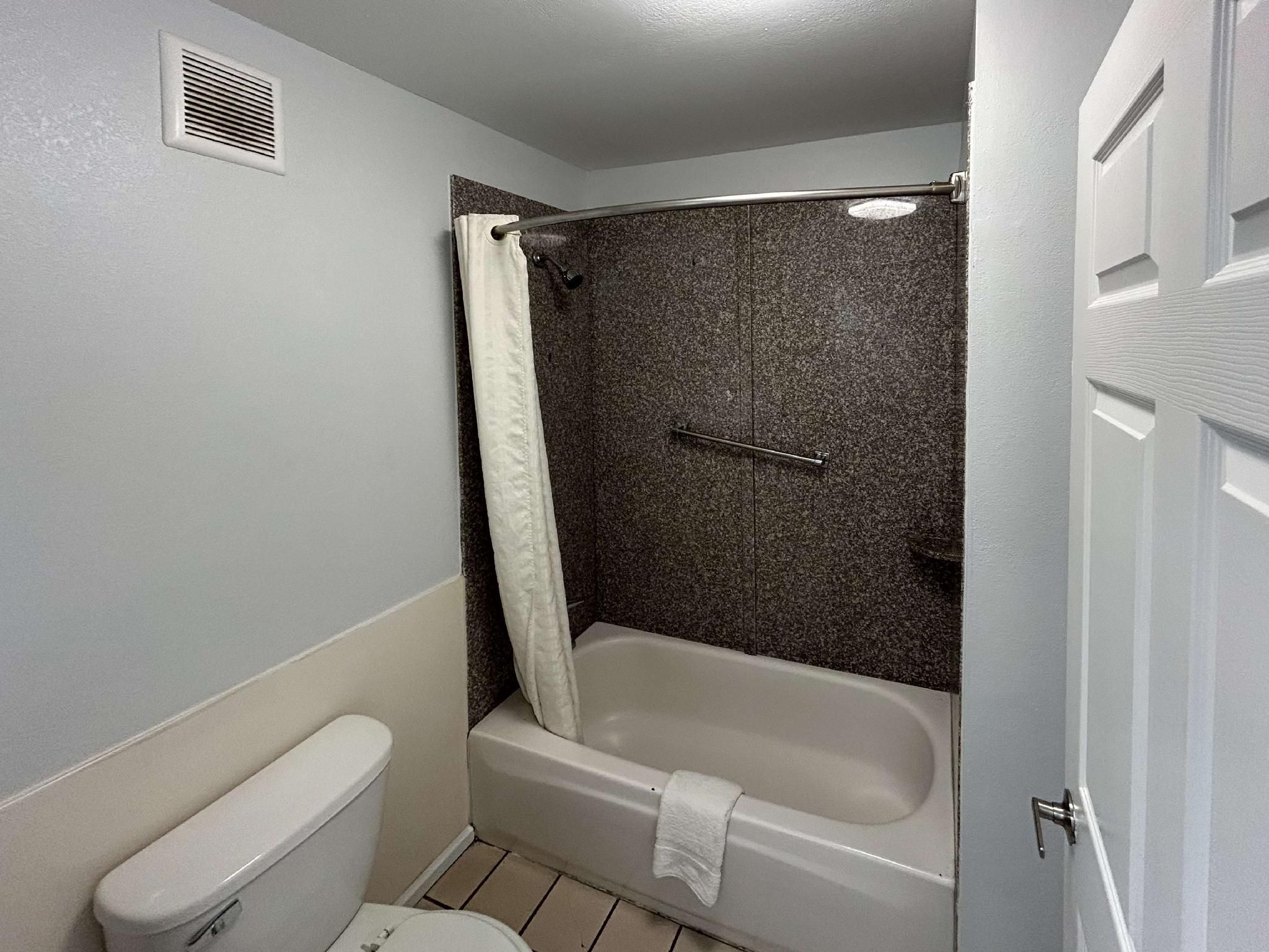 1 King Bed | Smoking, Micfridge