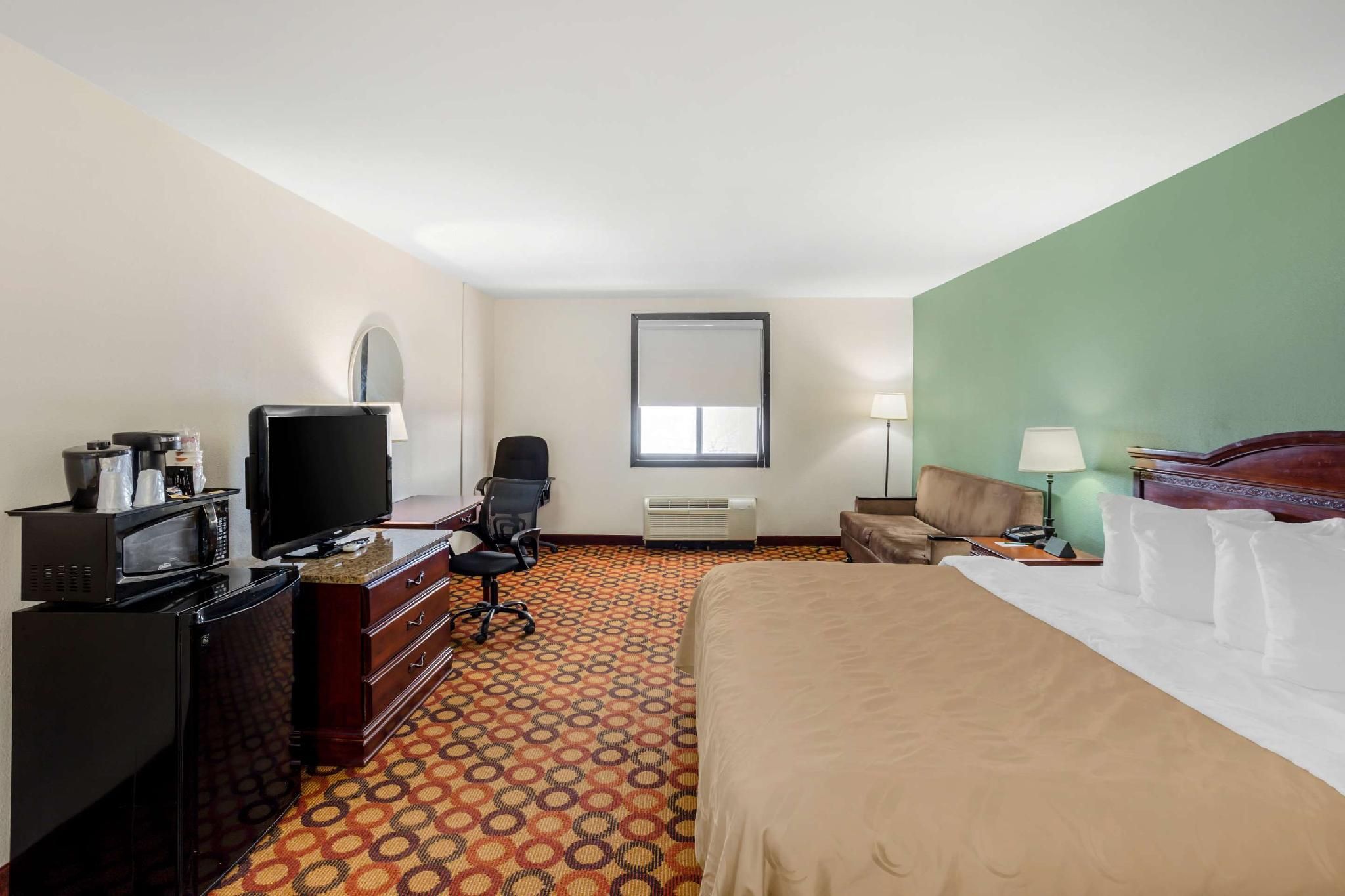1 King Bed, Nonsmoking