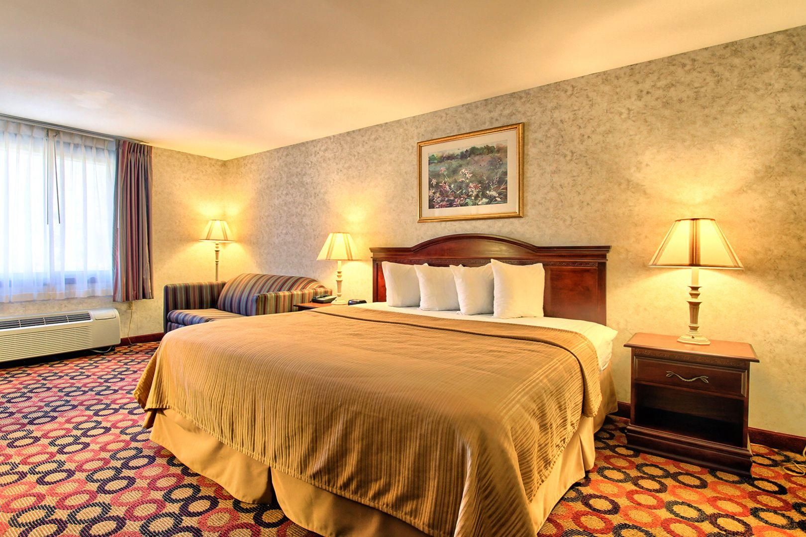 1 King Bed, Nonsmoking