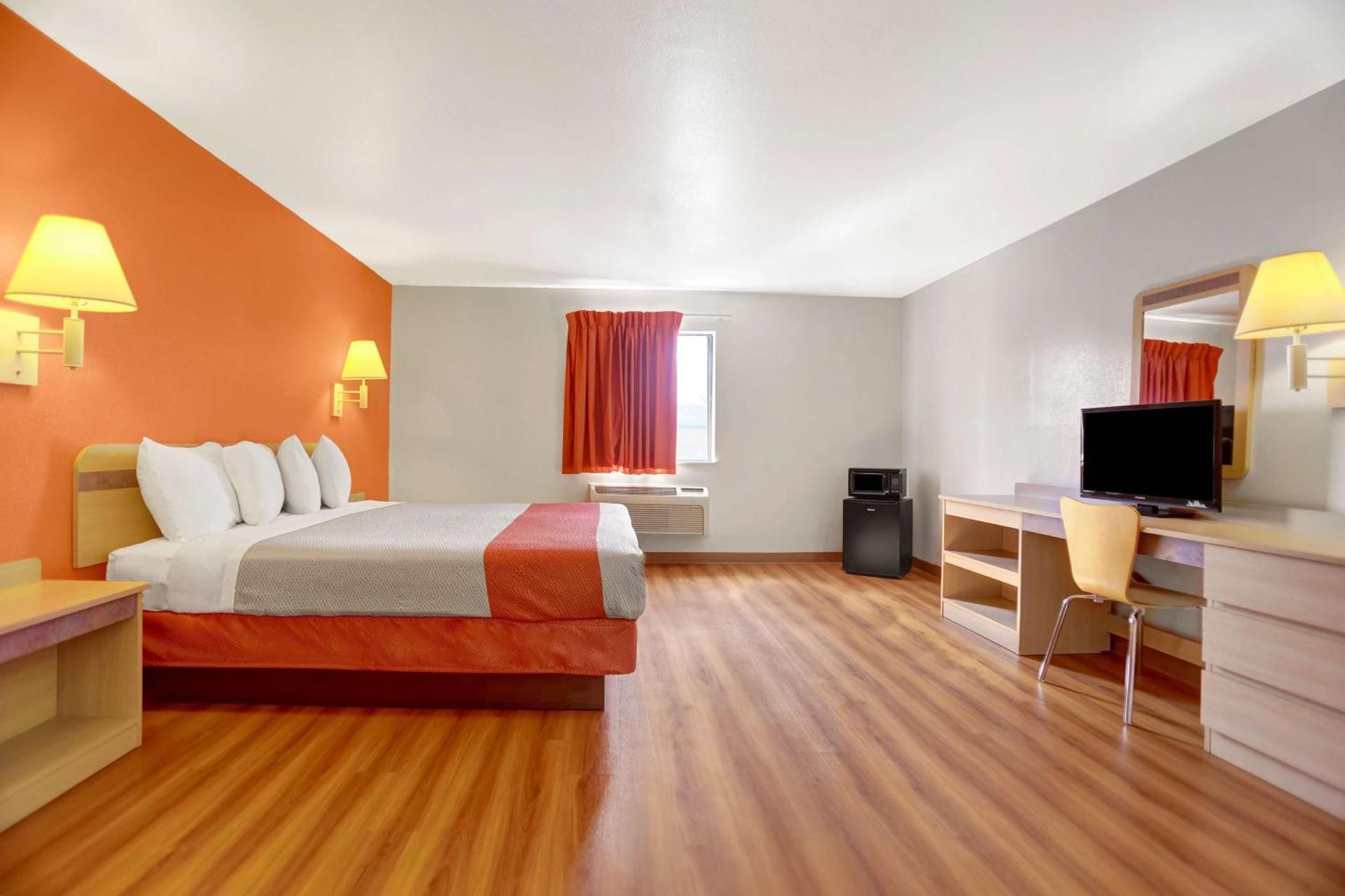 Deluxe King Room - Non-Smoking