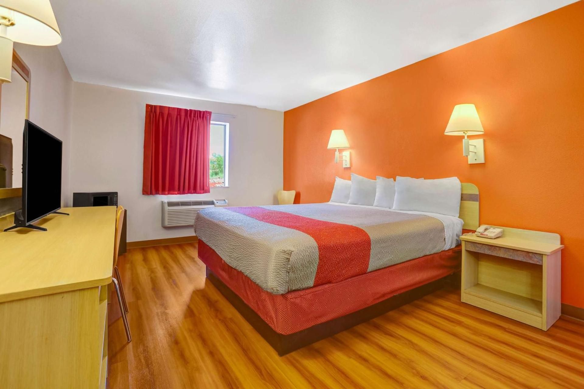 Deluxe King Room - Non-Smoking