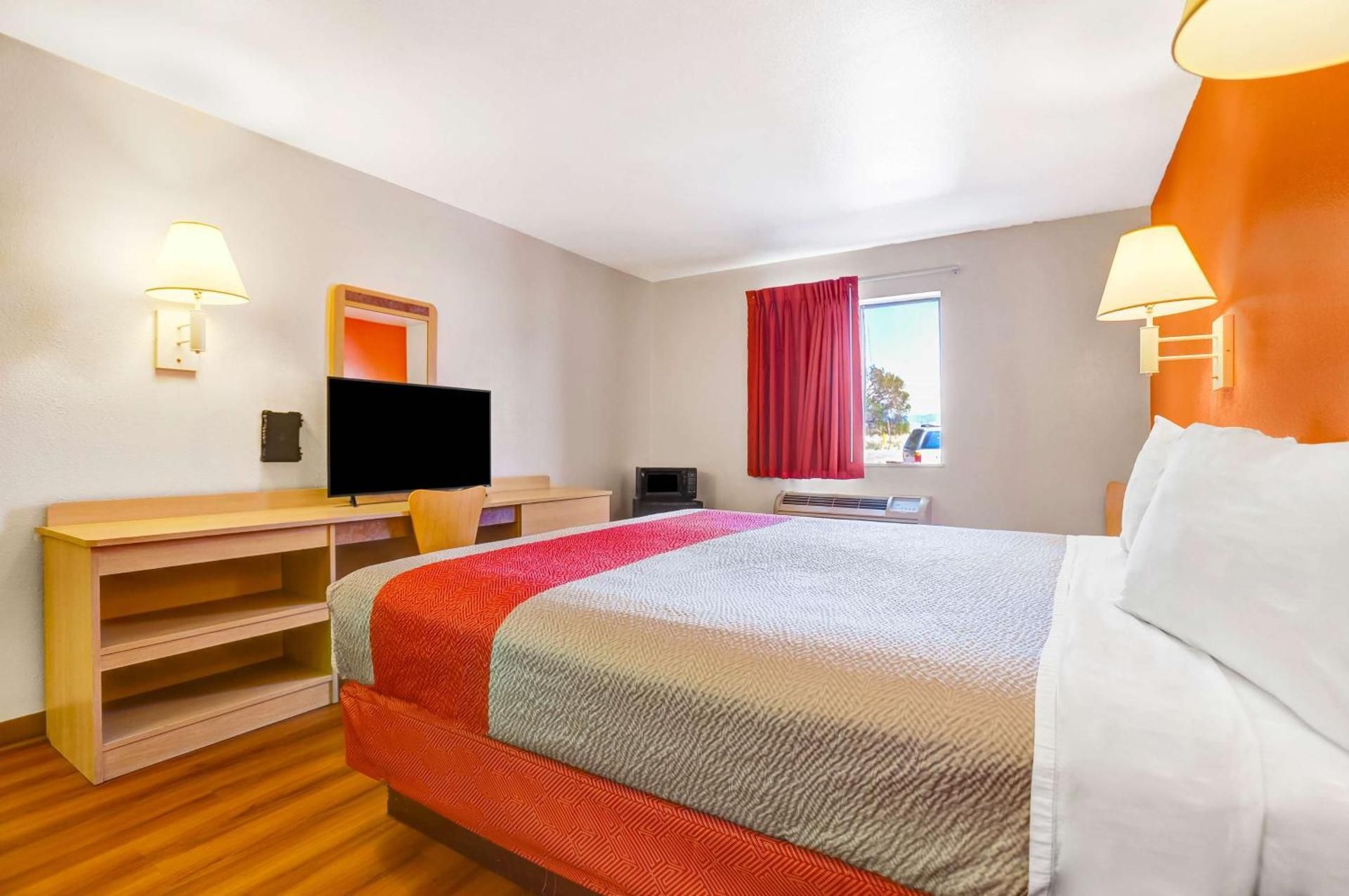 King Room with Roll-in Shower - Disability Access - Non-Smoking