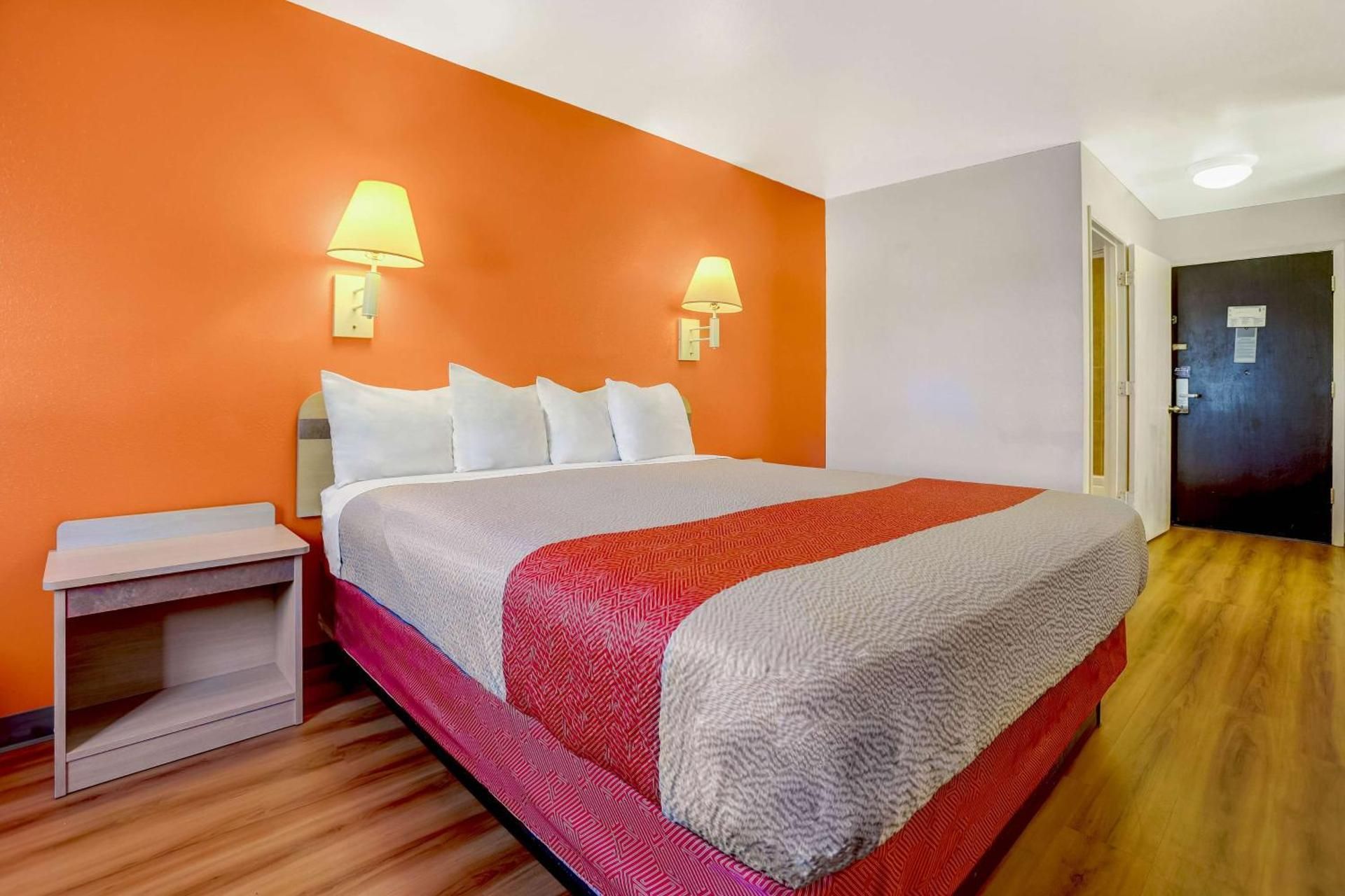 King Room - Non-Smoking