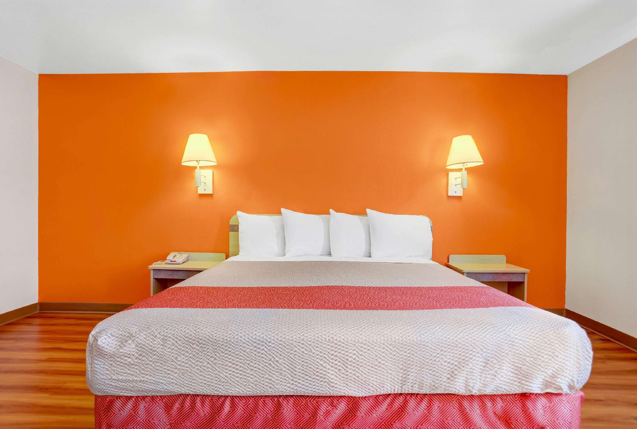 Motel 6 Espanola, NM 1 King Bed | Non-Smoking 2