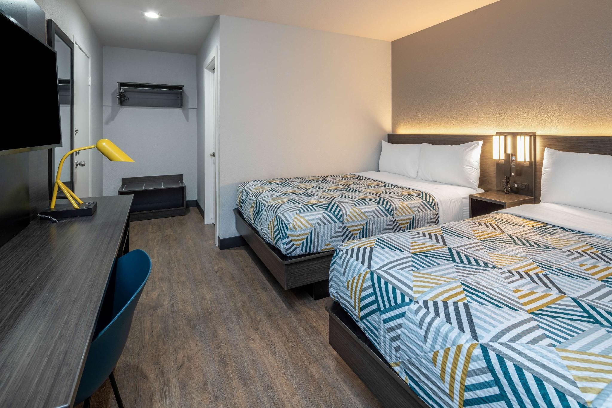 2 Queen Beds | ADA/Tub/Mini Fridge